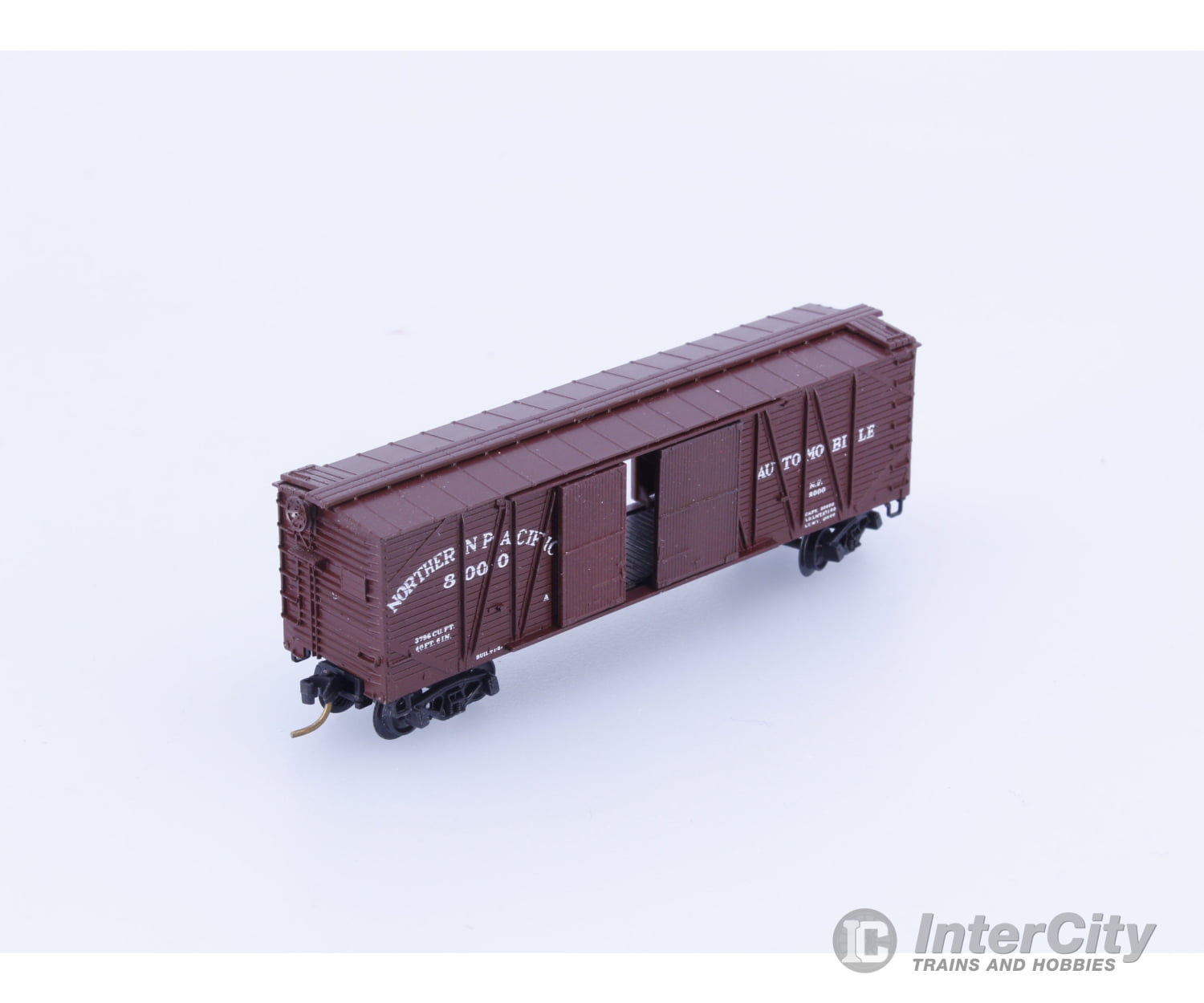 Micro Trains 29170 N 40’ Outside Braced Boxcar 1 1/2 Door Northern Pacific (NP) 8000 Freight Cars