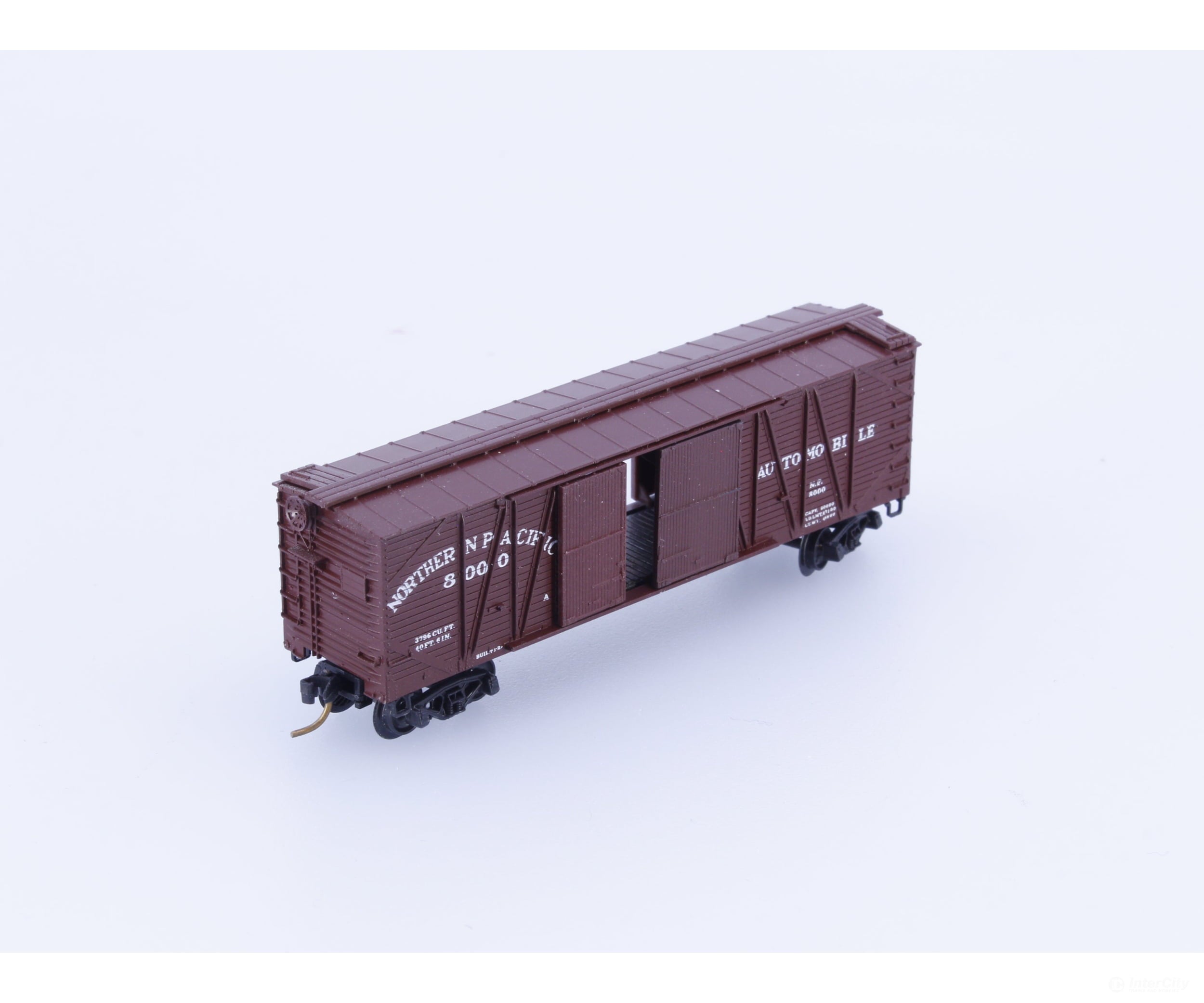 Micro Trains 29170 N 40’ Outside Braced Boxcar 1 1/2 Door Northern Pacific (NP) 8000 Freight Cars