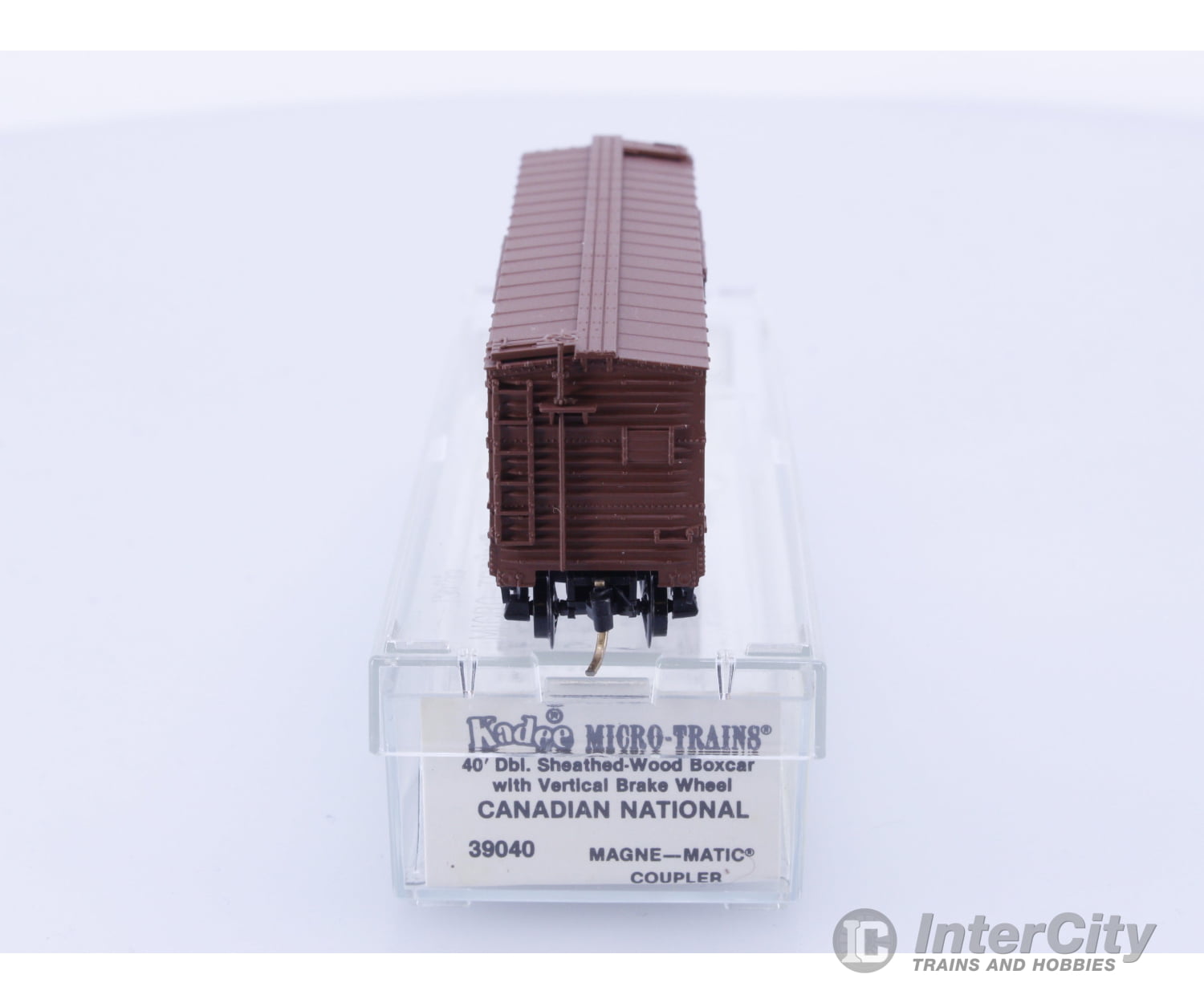 Micro Trains 39040 N 40’ Double-Sheathed Wood Box Car Single Door w/Vertical Brake Wheel Canadian National (CN) 539264