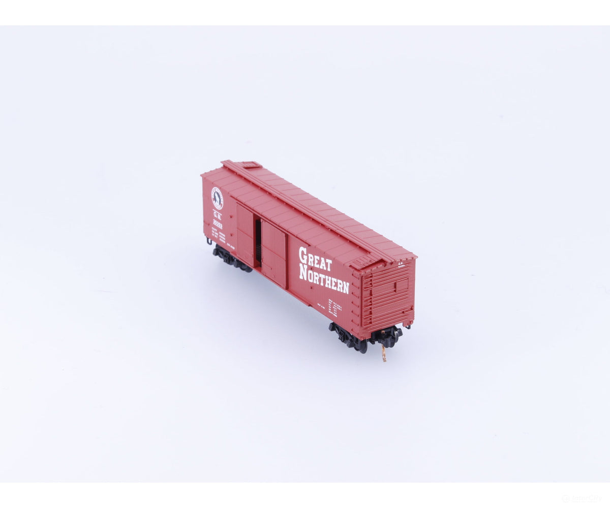 Micro Trains 43040 N Boxcar 40’ Double Wood Sheathed Great Northern (GN) 30353 - Freight Cars