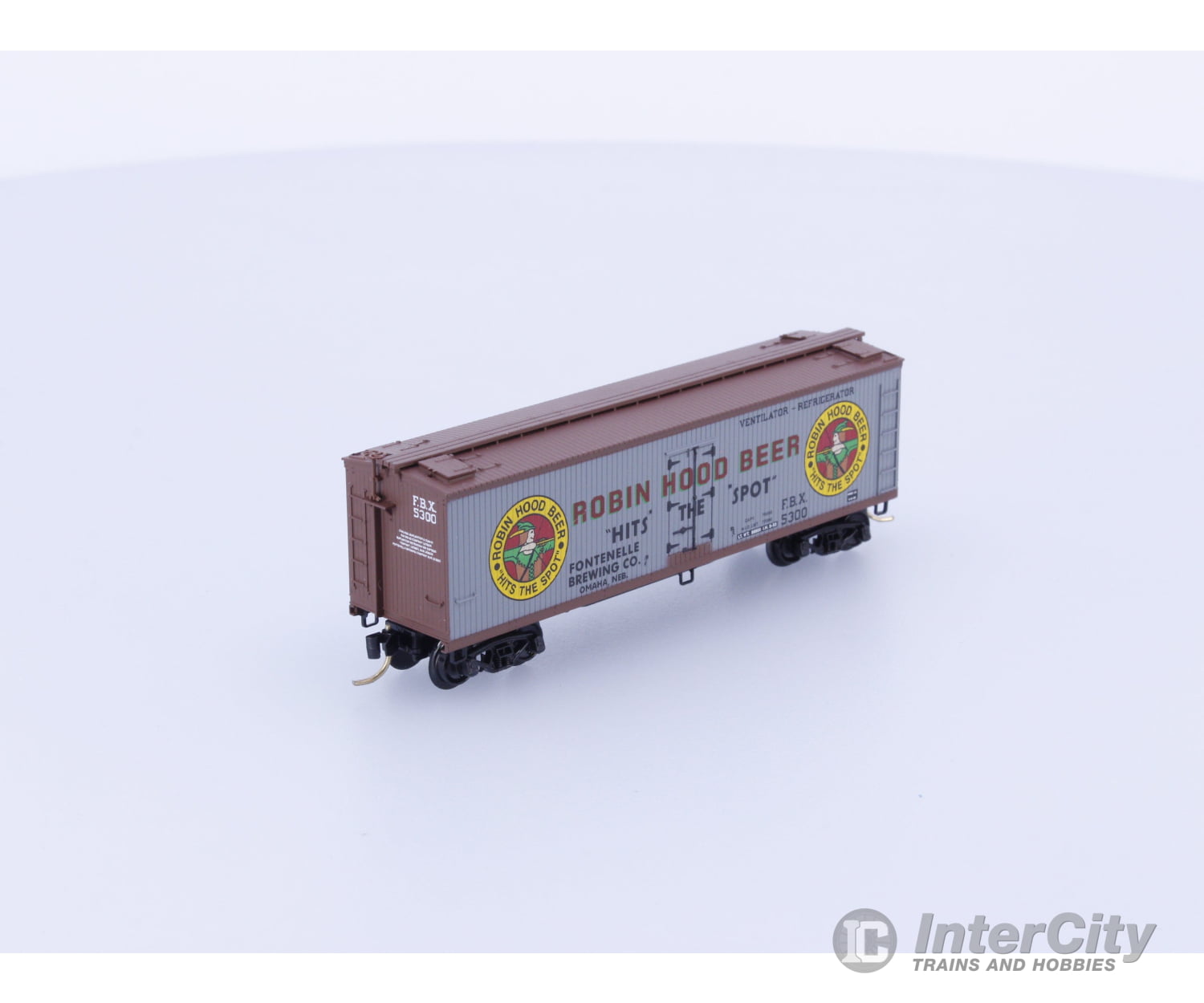 Micro Trains 49450 N 40’ Double-Sheathed Wood Box Car Single Door w/Vertical Brake Wheel Robin Hood Beer 5301 Freight
