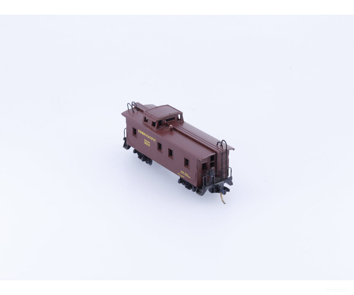 Micro Trains 50010 N 34’ Wood Caboose w/ Slanted Cupola Union Pacific (UP) 3530 - Freight Cars