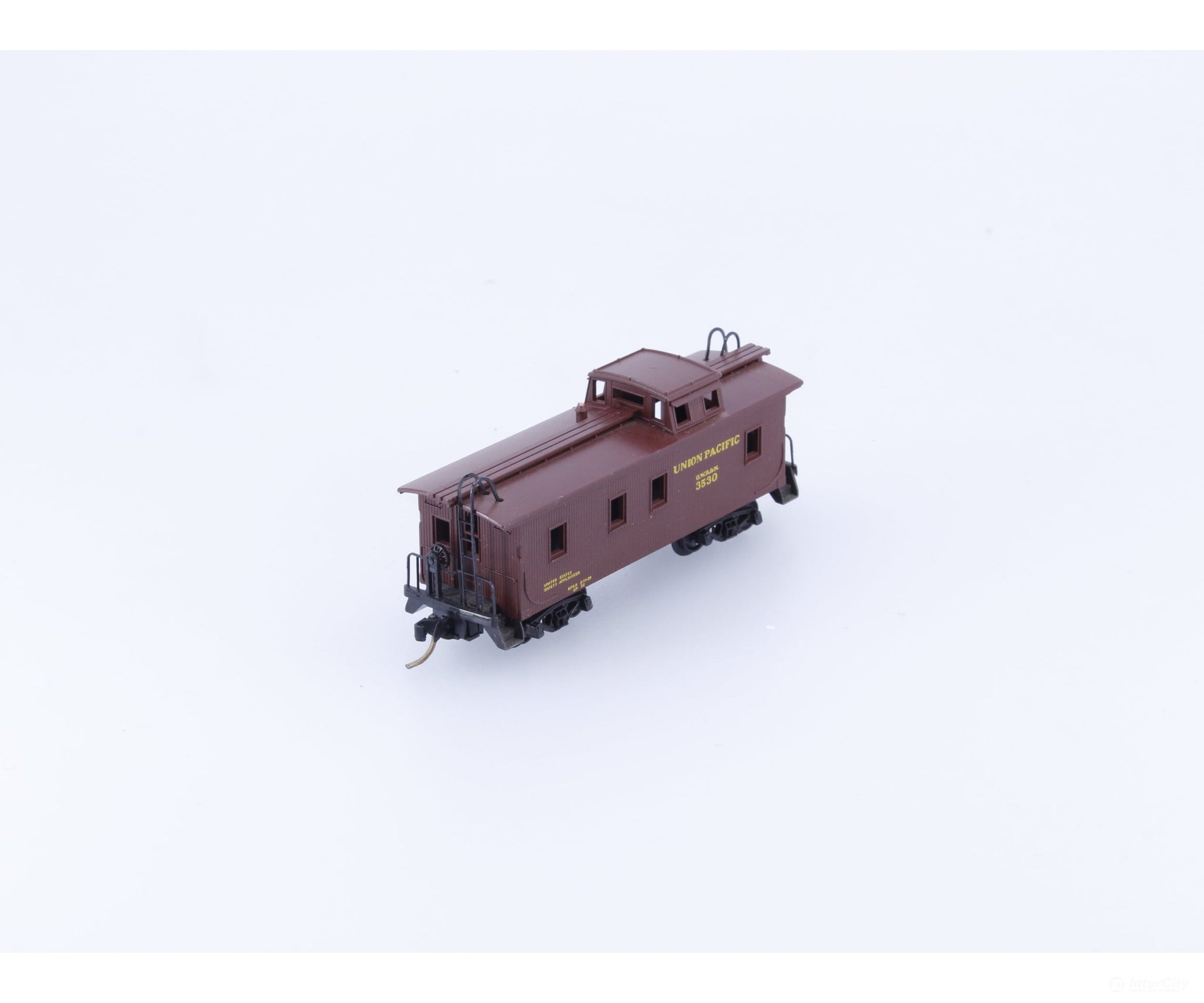 Micro Trains 50010 N 34’ Wood Caboose w/ Slanted Cupola Union Pacific (UP) 3530 - Freight Cars