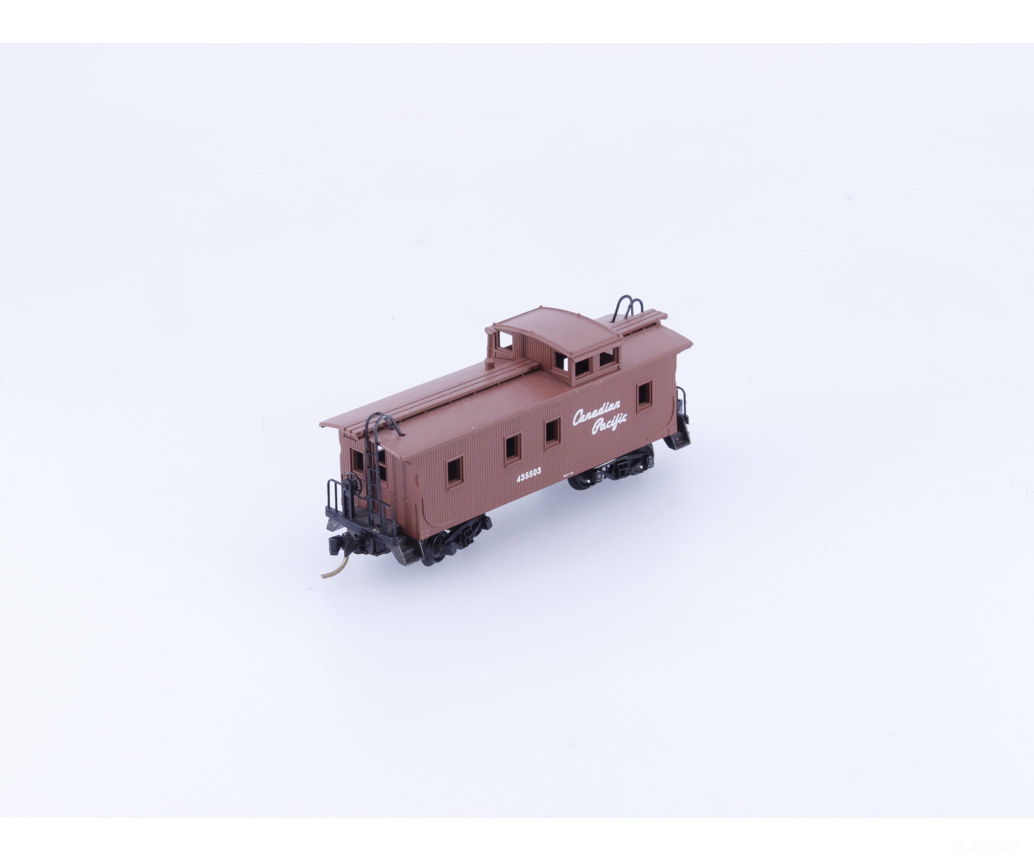Micro Trains 51010 N 34’ Wood Caboose w/ Straight Cupola Canadian Pacific (CP) 435503 - Freight Cars