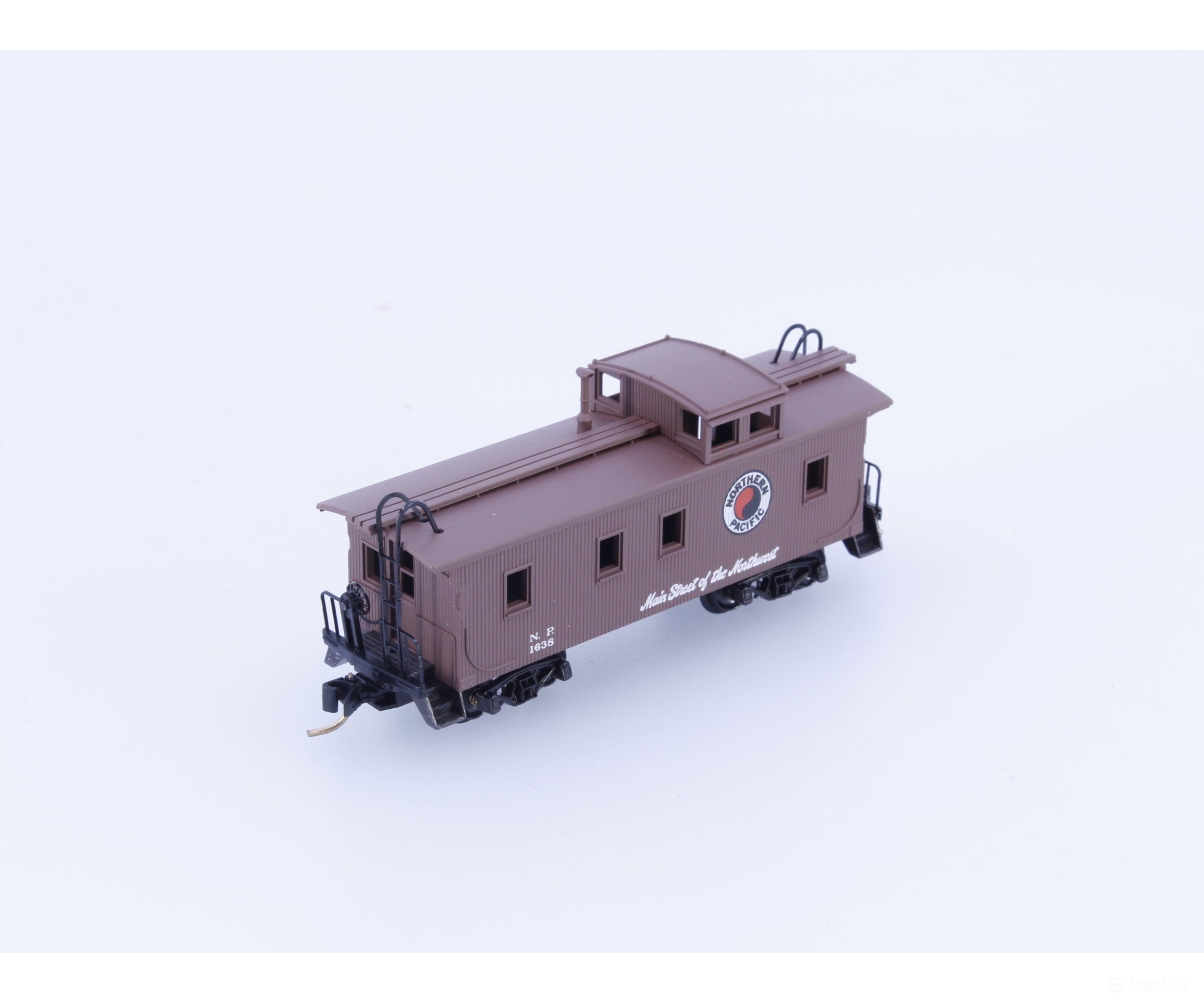 Micro Trains 51050 N 34’ Wood Sheathed Caboose with Straight Sided Cupola Northern Pacific (NP) 1638 Freight Cars
