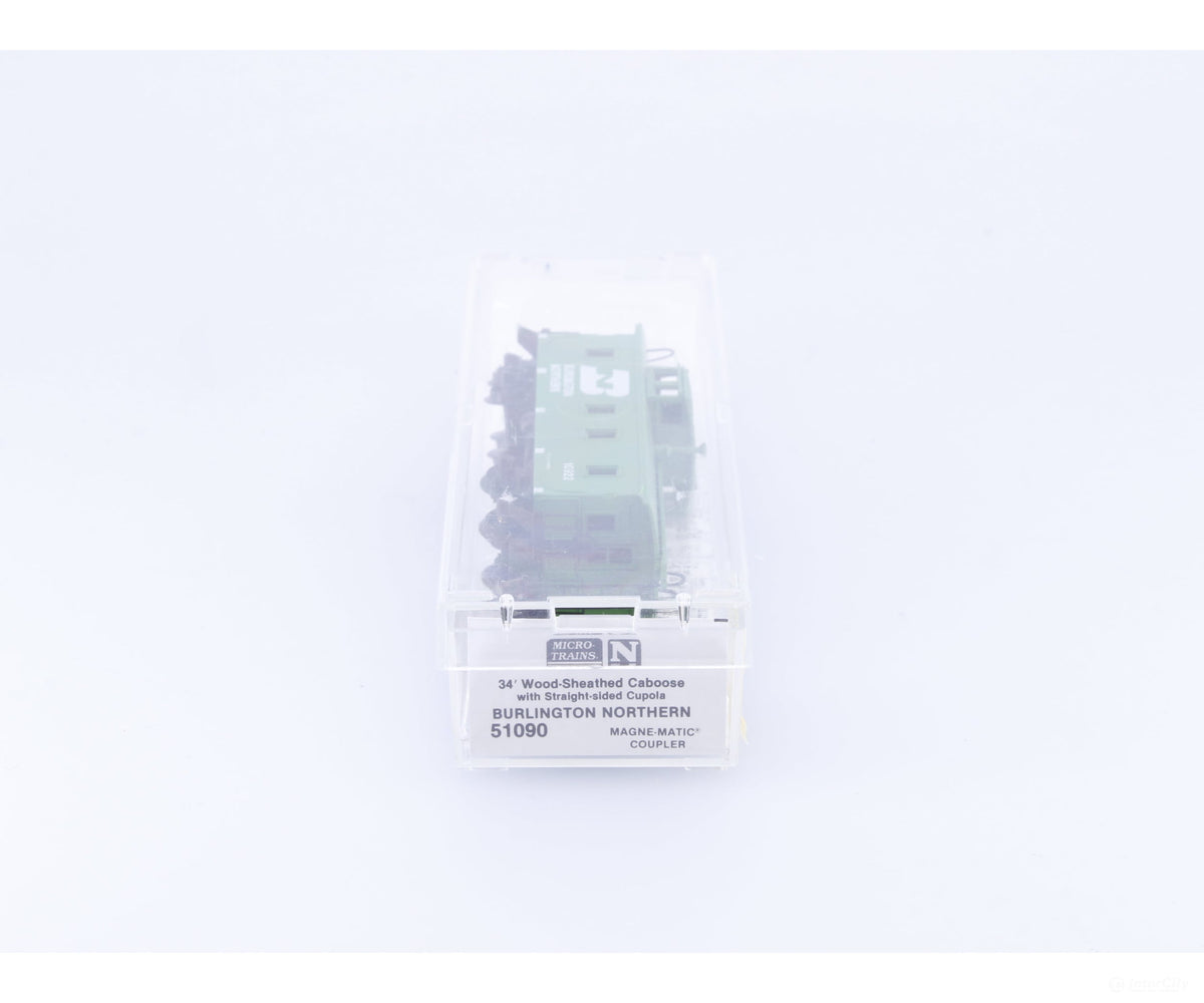 Micro Trains 51090 N 34’ Wood Caboose w/ Straight Cupola Burlington Northern (BN) 10922 - Freight Cars