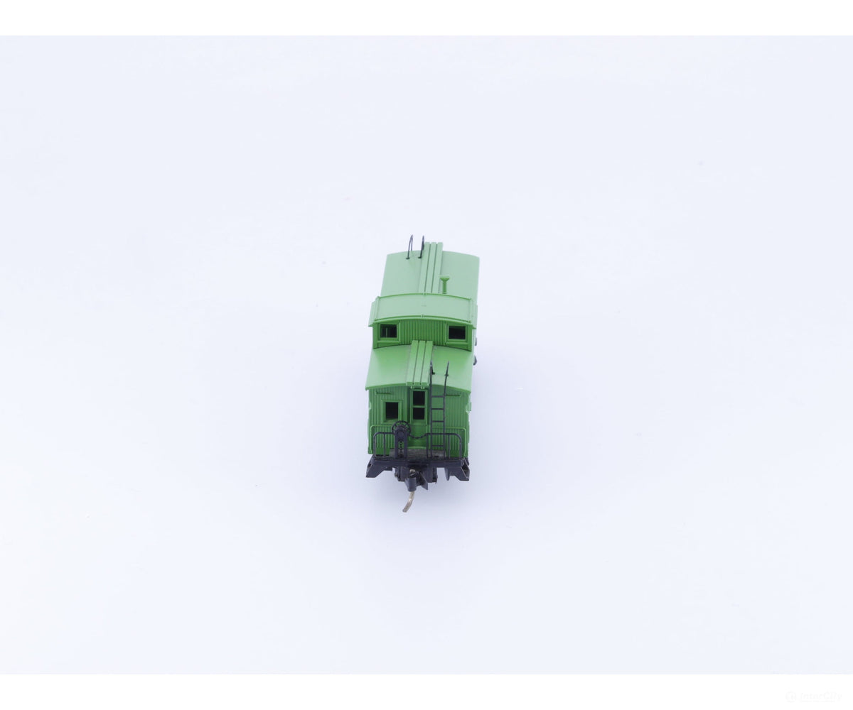 Micro Trains 51090 N 34’ Wood Caboose w/ Straight Cupola Burlington Northern (BN) 10922 - Freight Cars