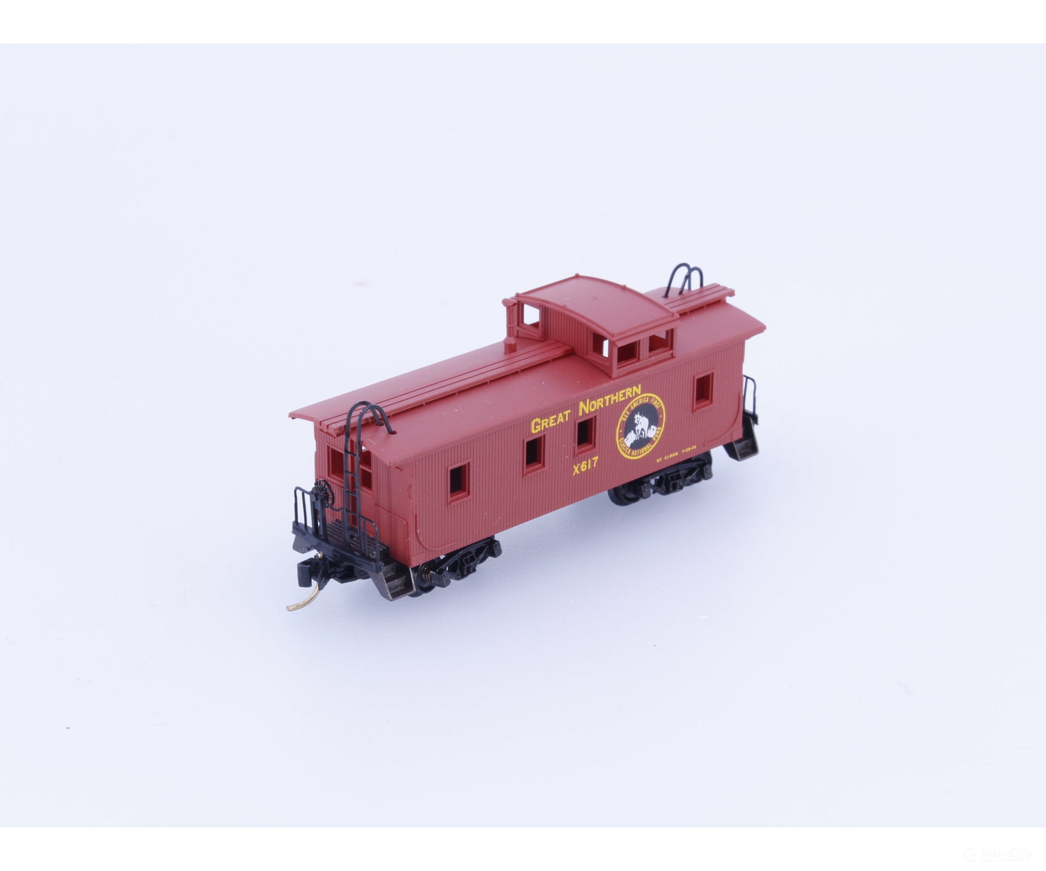 Micro Trains 51110 N 34’ Wood Sheathed Caboose with Straight Sided Cupola Great Northern (GN) X617 Freight Cars