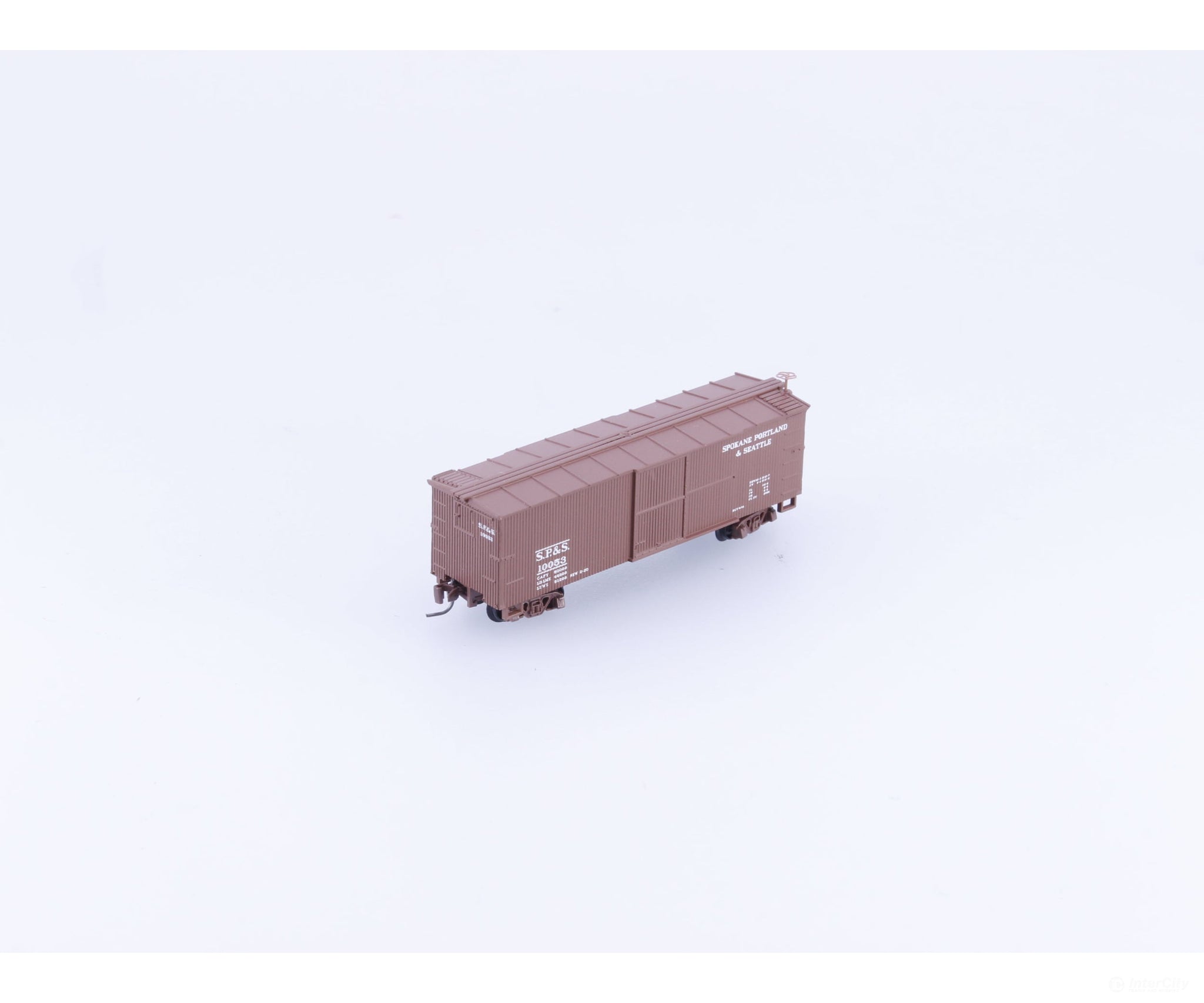 Micro Trains 51500140 Z 40’Double-Sheathed Wood Box Car Single Door Spokane Portland and Seattle (SPS) 10053 - Freight