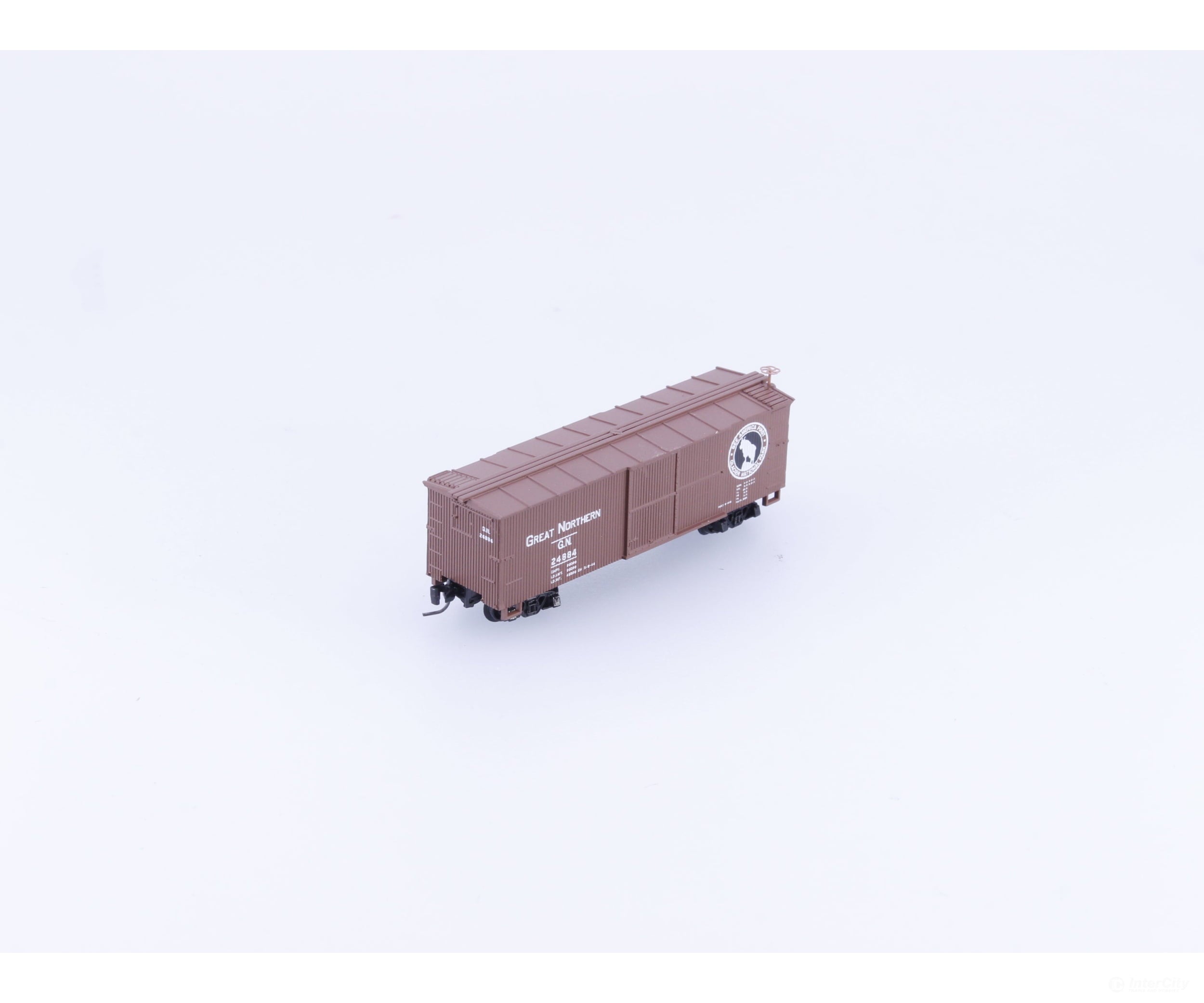 Micro Trains 51500162 Z 40’ Double-Sheathed Wood Box Car Single Door Great Northern (GN) 24884 - Freight Cars