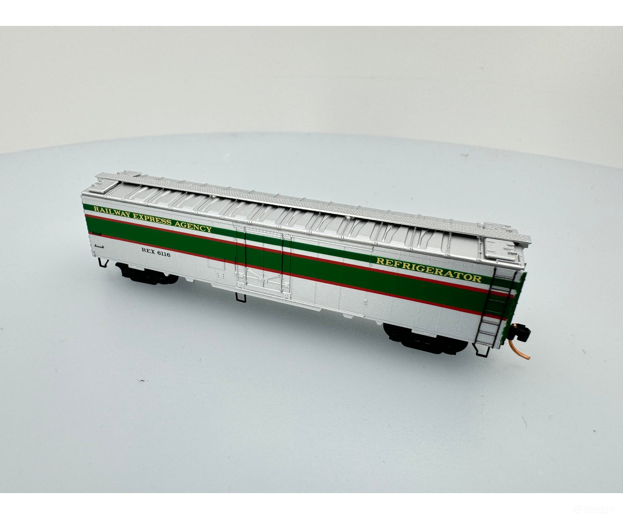 Micro Trains 52080 N 52’2’’ Riveted Steel Express Reefer W/ Plug Dr. Railway Agency (Rex) Rex