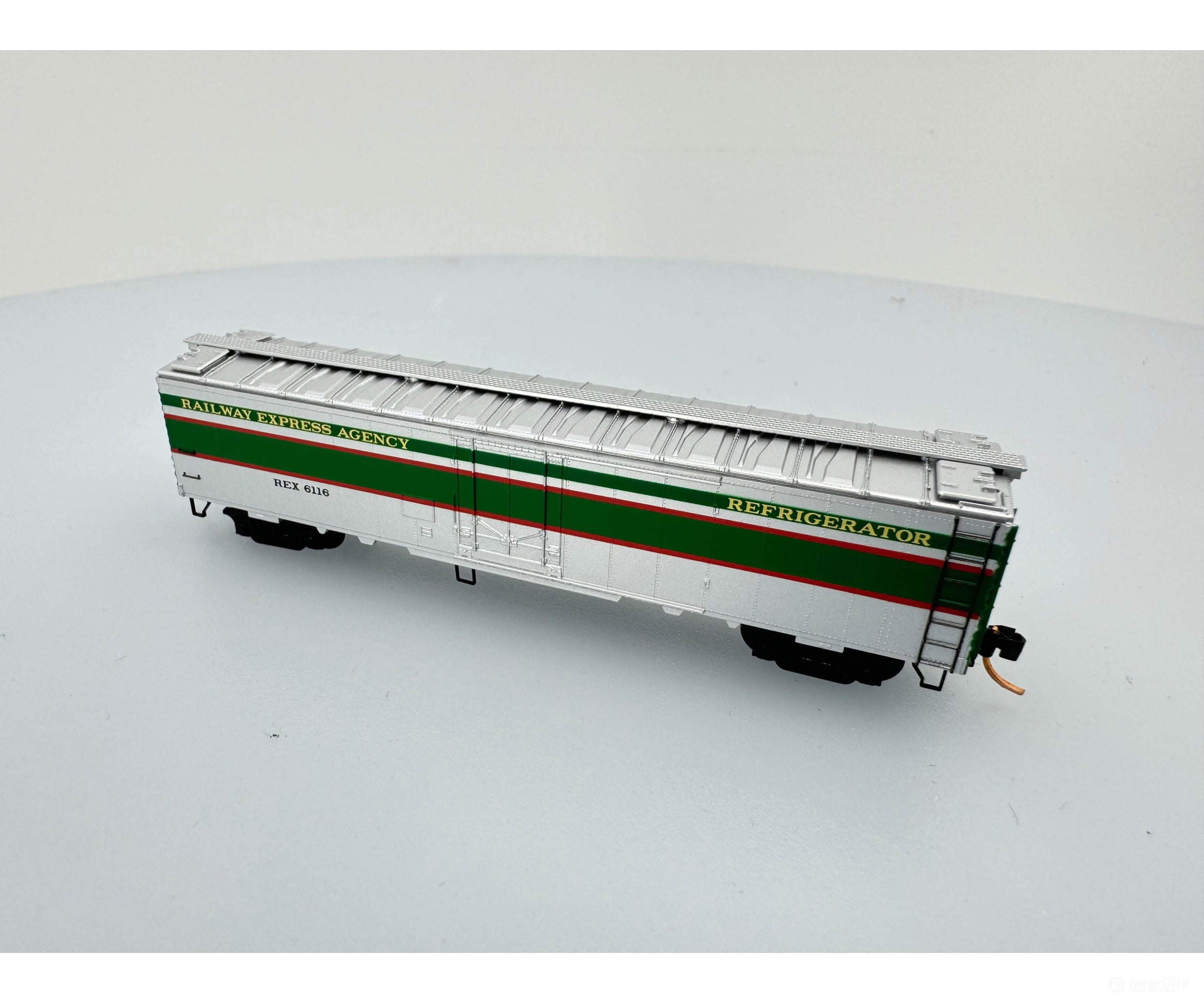 Micro Trains 52080 N 52’2’’ Riveted Steel Express Reefer W/ Plug Dr. Railway Agency (Rex) Rex
