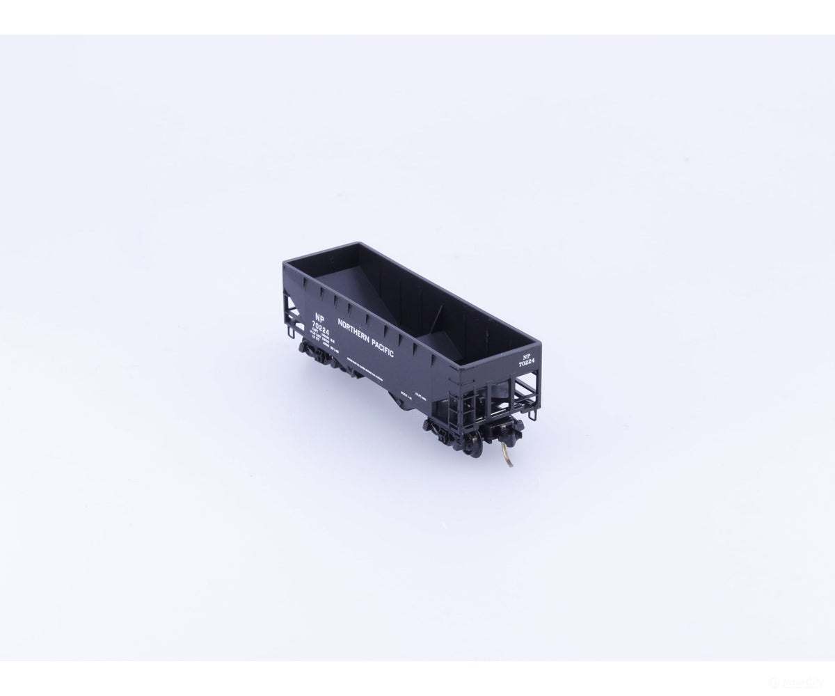 Micro Trains 55080 N 2-Bay 33’ Offset Sides open Hopper #1 Northern Pacific (NP) 70224 - Freight Cars
