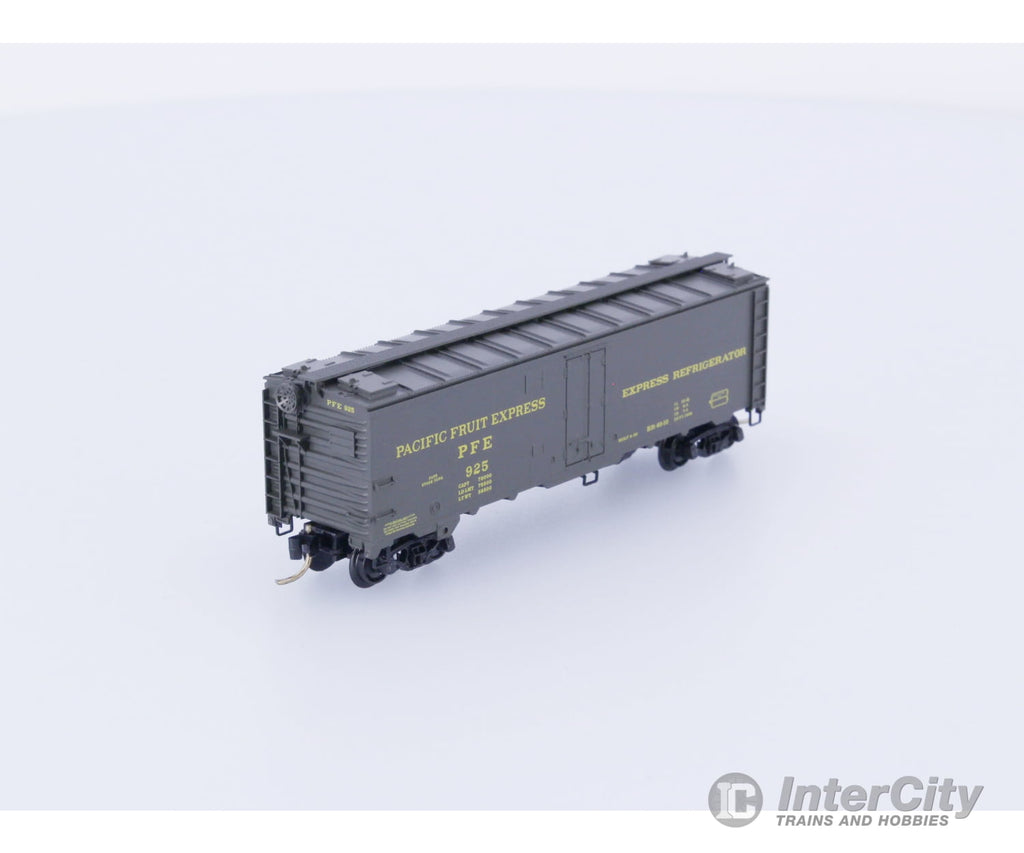 Micro Trains 59510 N Reefer 40’ R-40-10 Pacific Fruit Express (PFE) 925 Freight Cars