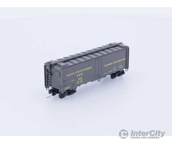 Micro Trains 59510 N Reefer 40’ R-40-10 Pacific Fruit Express (PFE) 925 Freight Cars
