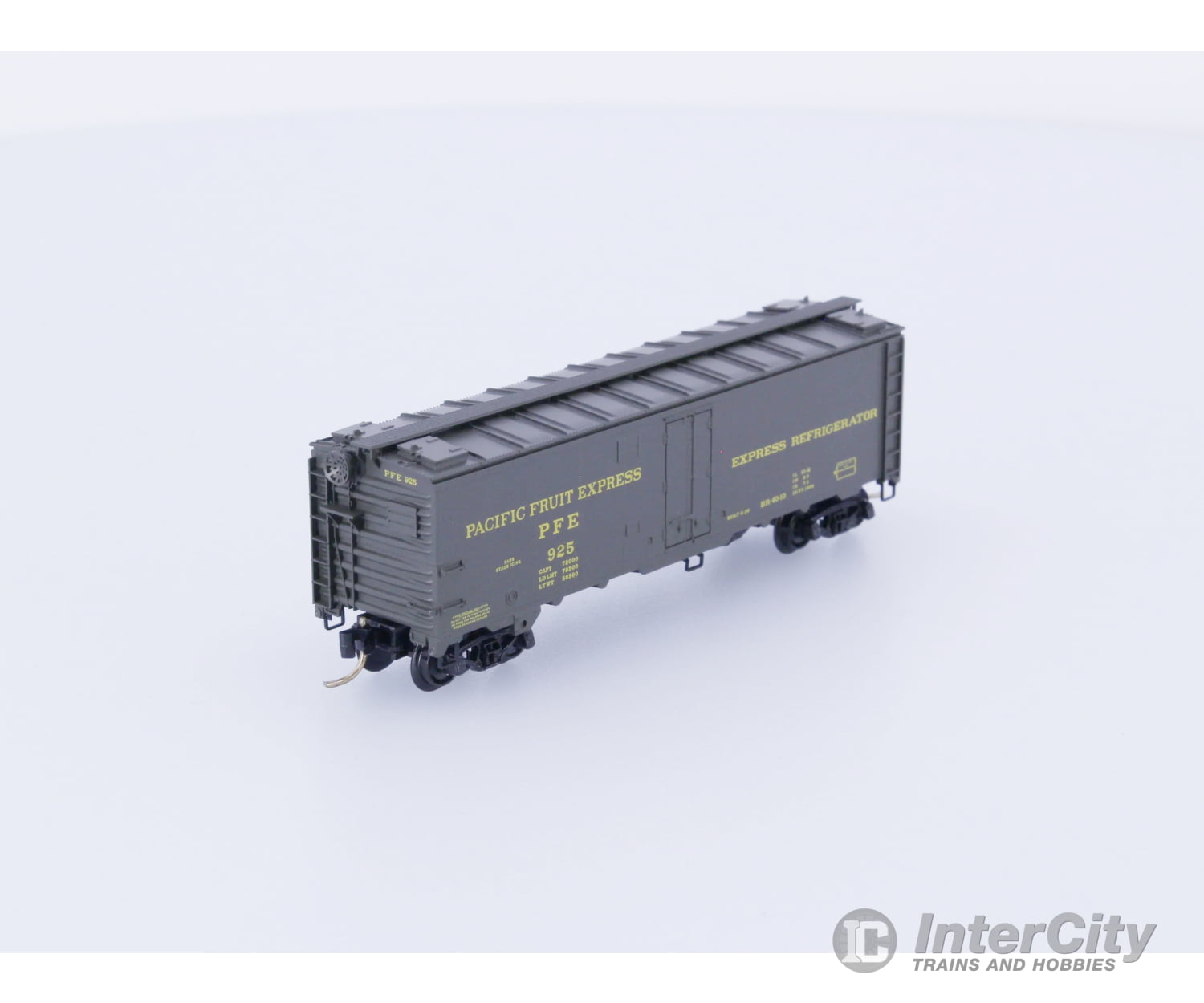 Micro Trains 59510 N Reefer 40’ R-40-10 Pacific Fruit Express (PFE) 925 Freight Cars