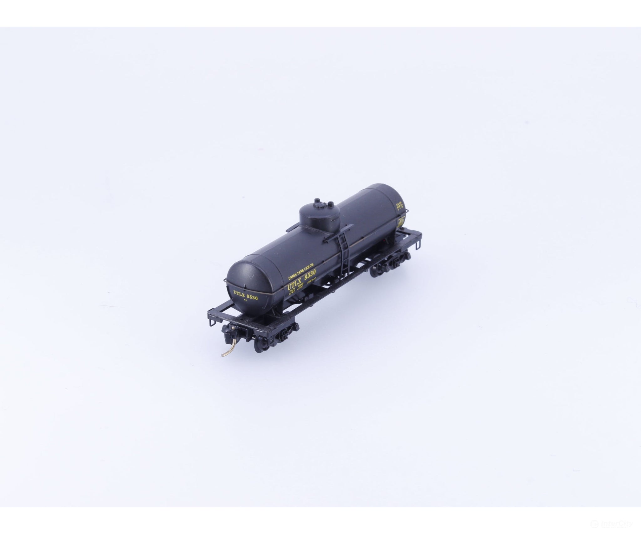 Micro Trains 65060 N 39’ Single Dome Tank Car Union Tank Car (UTLX) 8530 - Freight Cars