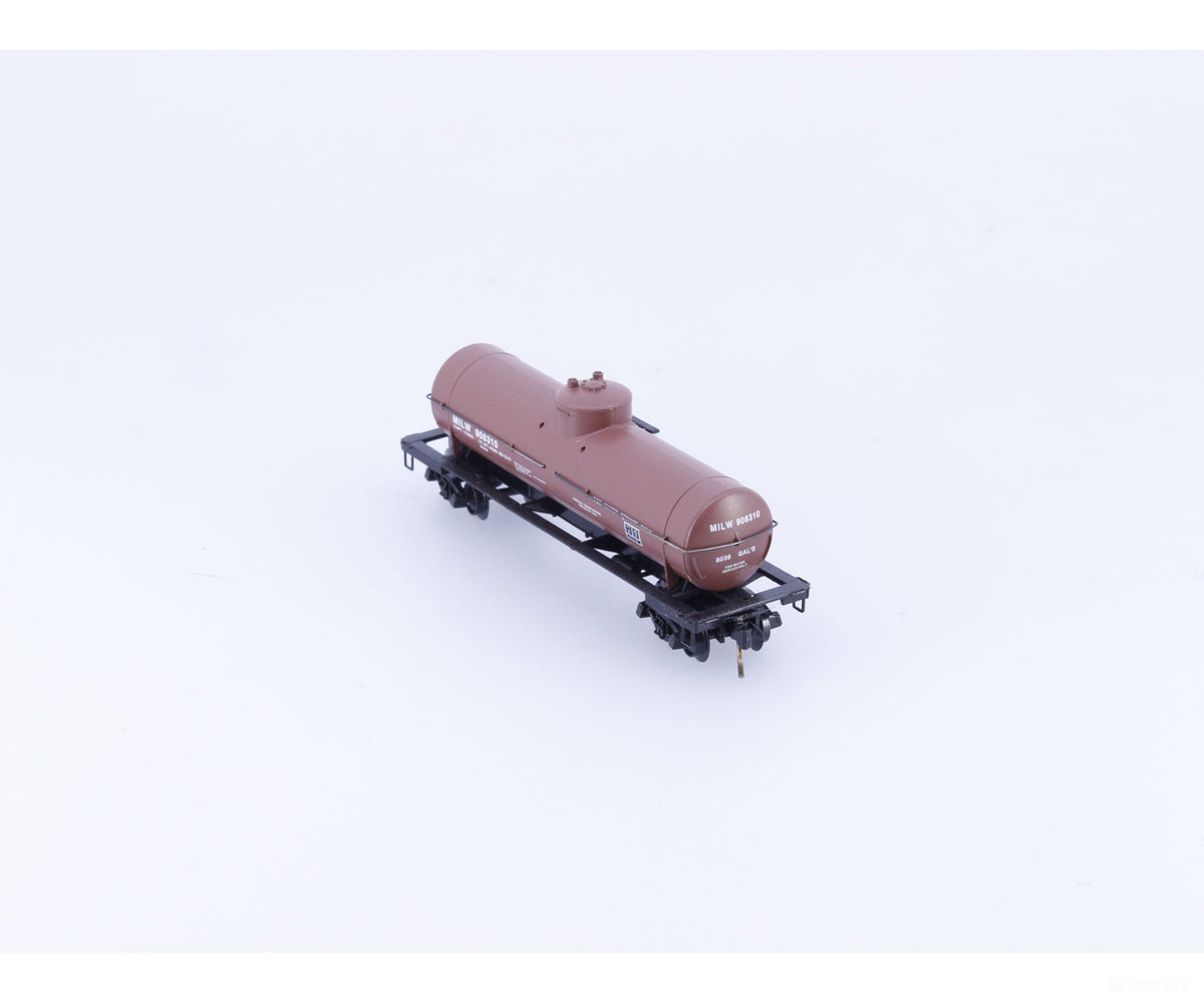 Micro Trains 65280 N 39’ Single Dome Tank Car Milwaukee Road (MILW) 908310 - Freight Cars