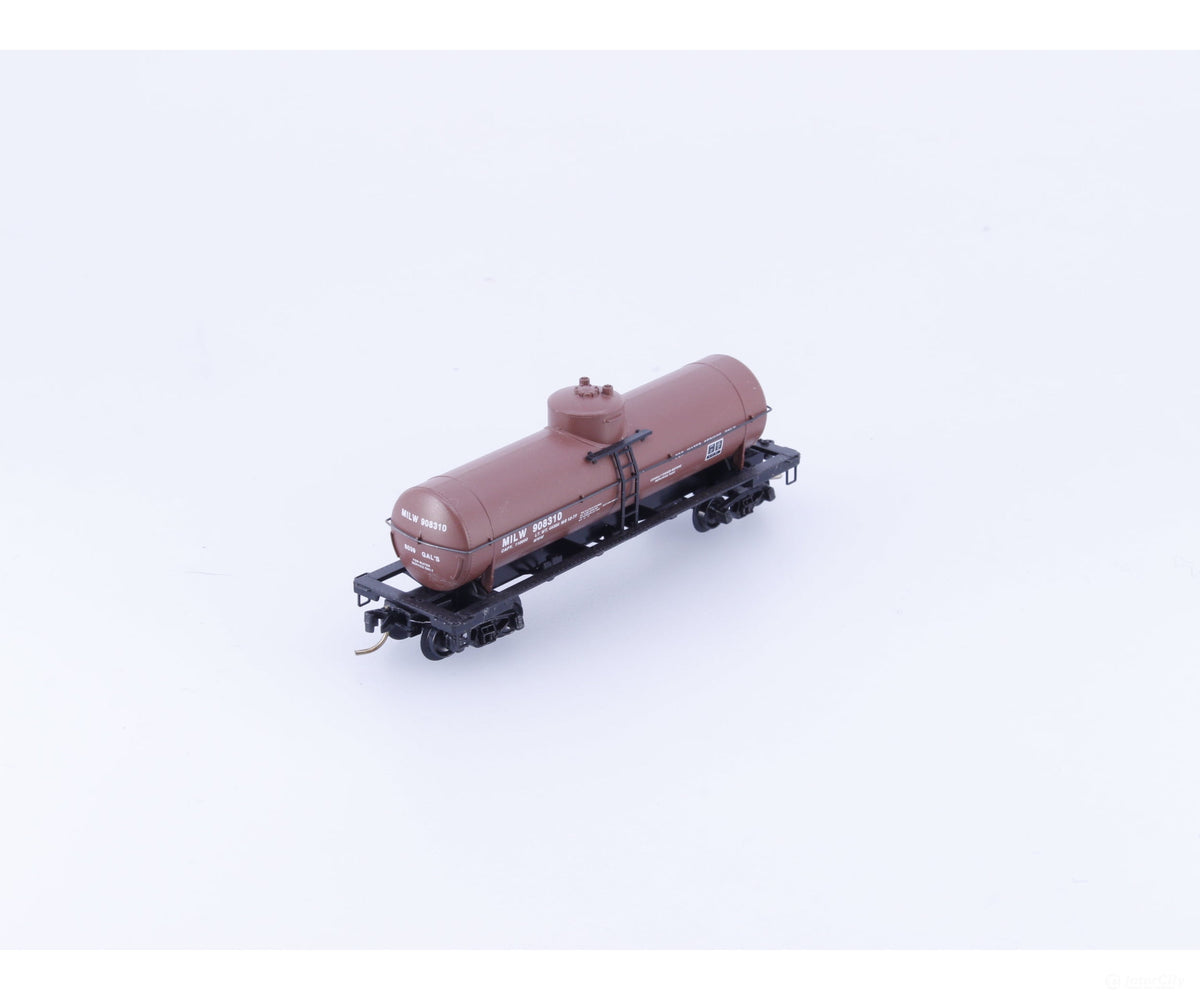 Micro Trains 65280 N 39’ Single Dome Tank Car Milwaukee Road (MILW) 908310 - Freight Cars