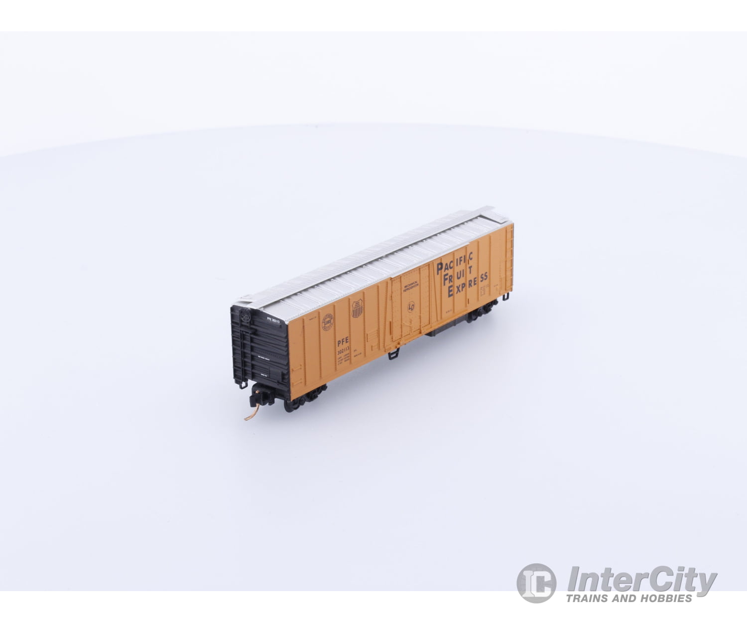 Micro Trains 70010 N Reefer 50’ Mechanical Pacific Fruit Express (PFE) 301213 Freight Cars