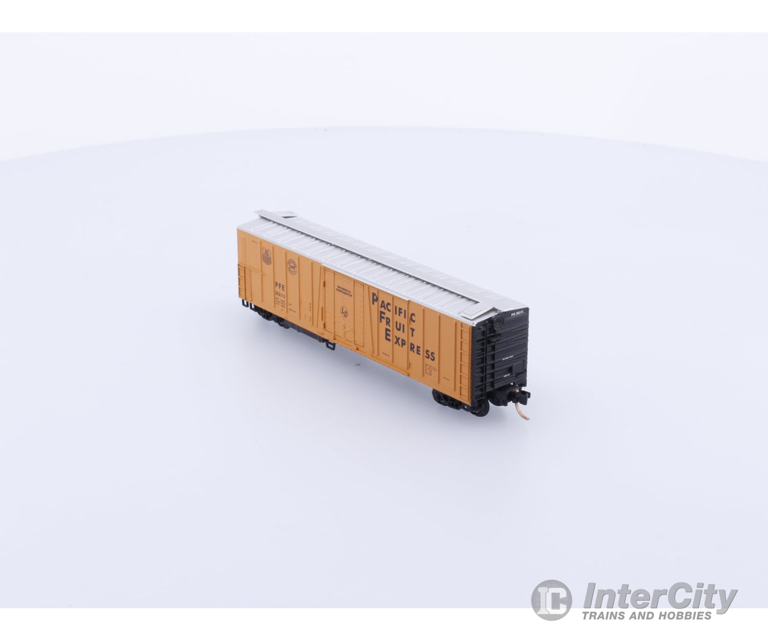 Micro Trains 70010 N Reefer 50’ Mechanical Pacific Fruit Express (PFE) 301213 Freight Cars