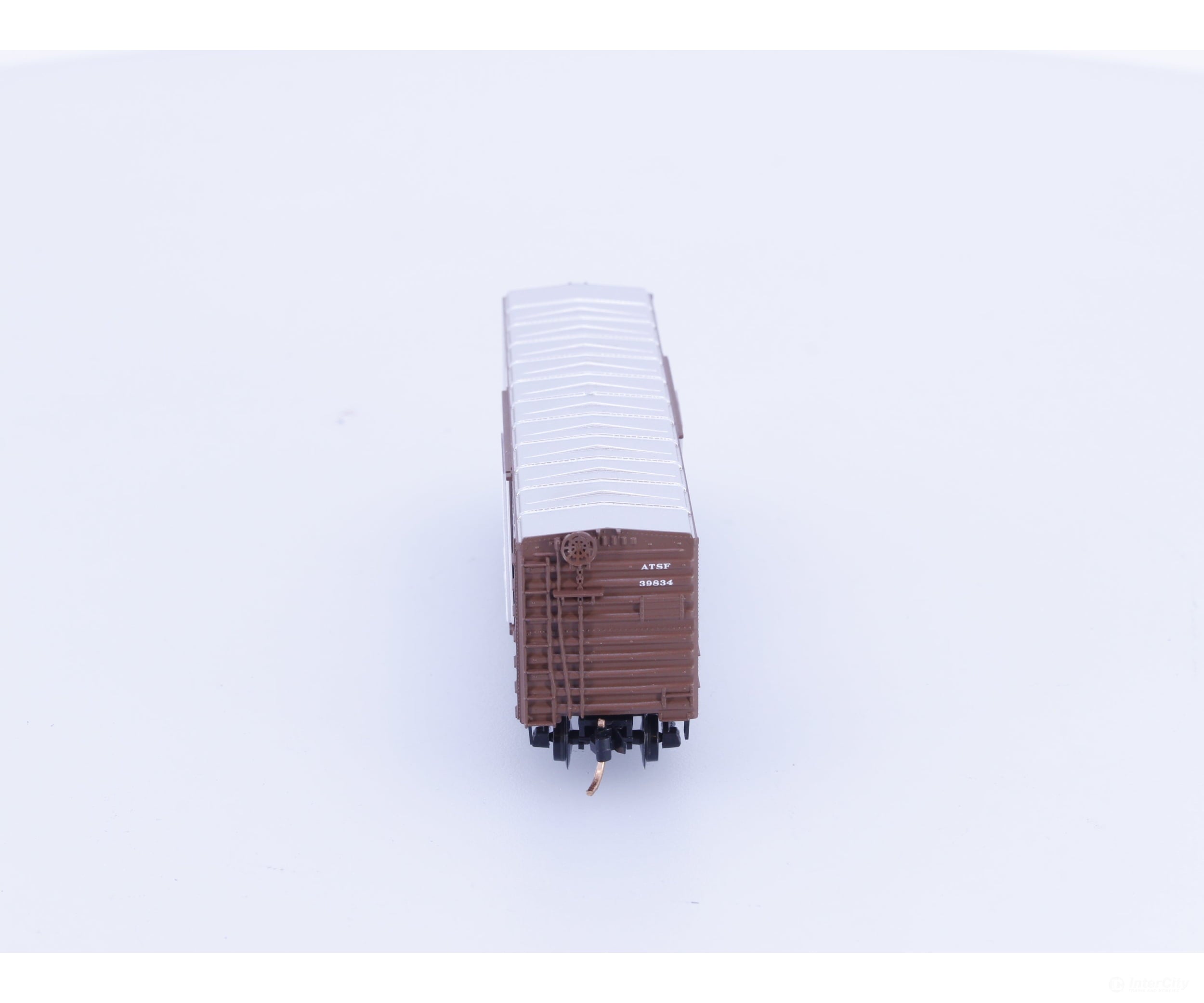 Micro Trains 73040 N 40’ Single Door Box Car Atchison Topeka and Santa Fe (ATSF) 39834 - Freight Cars