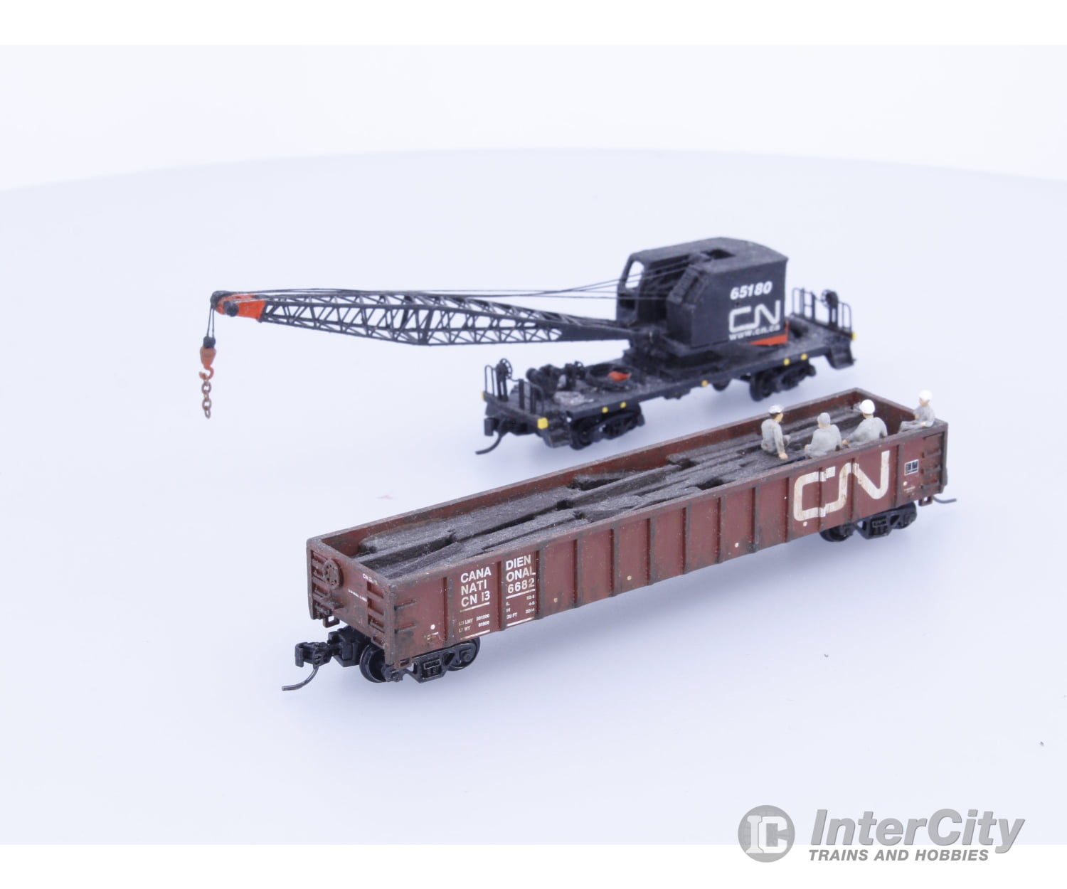Micro Trains 84001 N Crane on Flatcar with Gondola and Workers Canadian National (CN) 65180,136682 Freight Cars