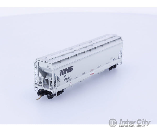 Micro Trains 94030 N Covered Hopper 3-Bay ACF 4650 Norfolk Southern (NS) 251085 Freight Cars