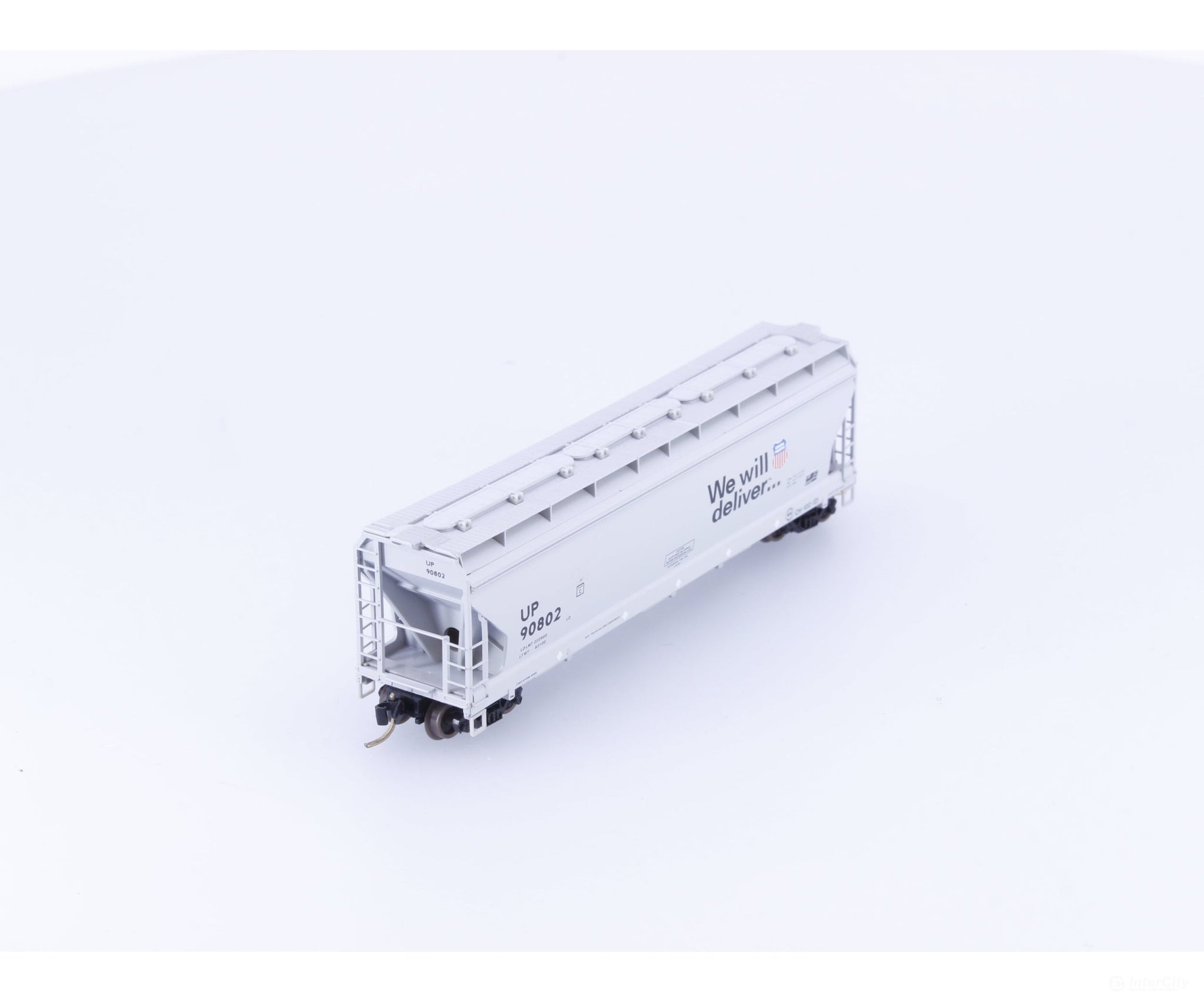 Micro Trains 94120 N 3 Bay Centerflow Covered Hopper Car Union Pacific (UP) 90802 (#1) - Freight Cars