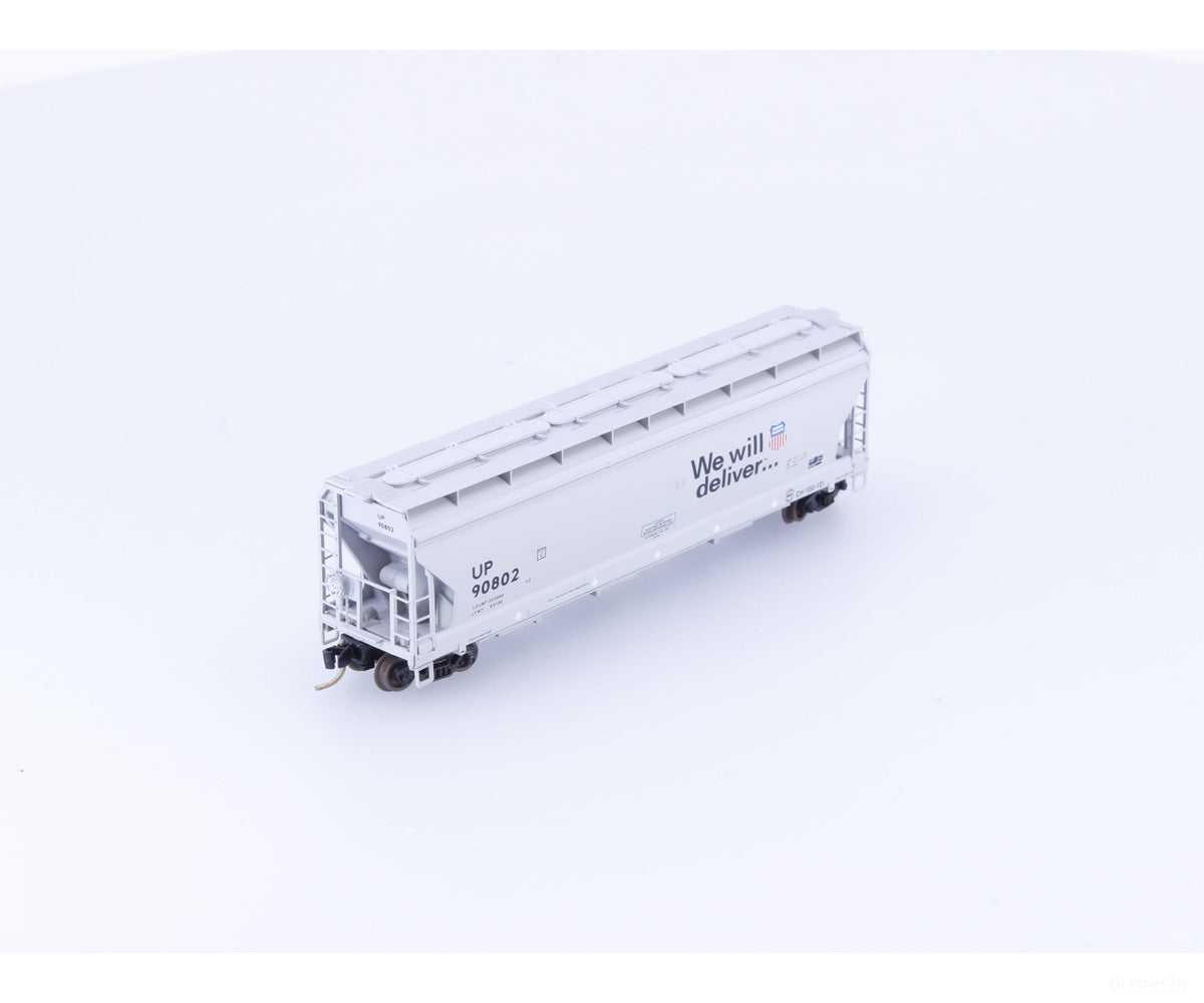 Micro Trains 94120 N 3 Bay Centerflow Covered Hopper Car Union Pacific (UP) 90802 - Freight Cars