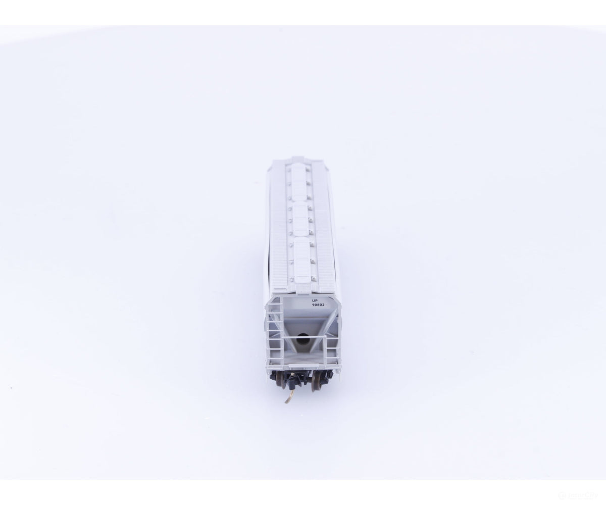 Micro Trains 94120 N 3 Bay Centerflow Covered Hopper Car Union Pacific (UP) 90802 - Freight Cars
