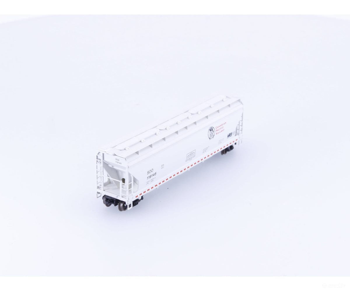 Micro Trains 94140 N 3 Bay ACF Covered Hopper (SOO) #2 Canadian Pacific (CP) 119145 - Freight Cars