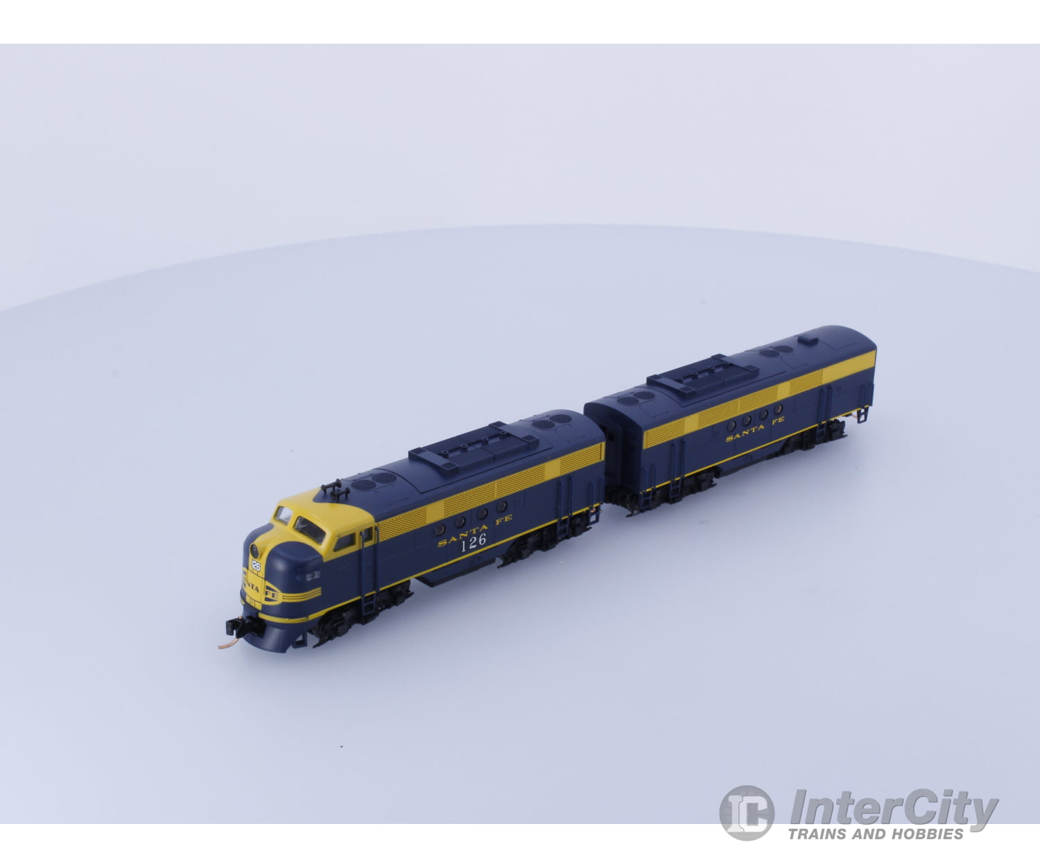 Micro Trains 992 00 011 N Emd Ft A/B Unit Set Santa Fe (Sf) 126 Analog Dc Locomotives