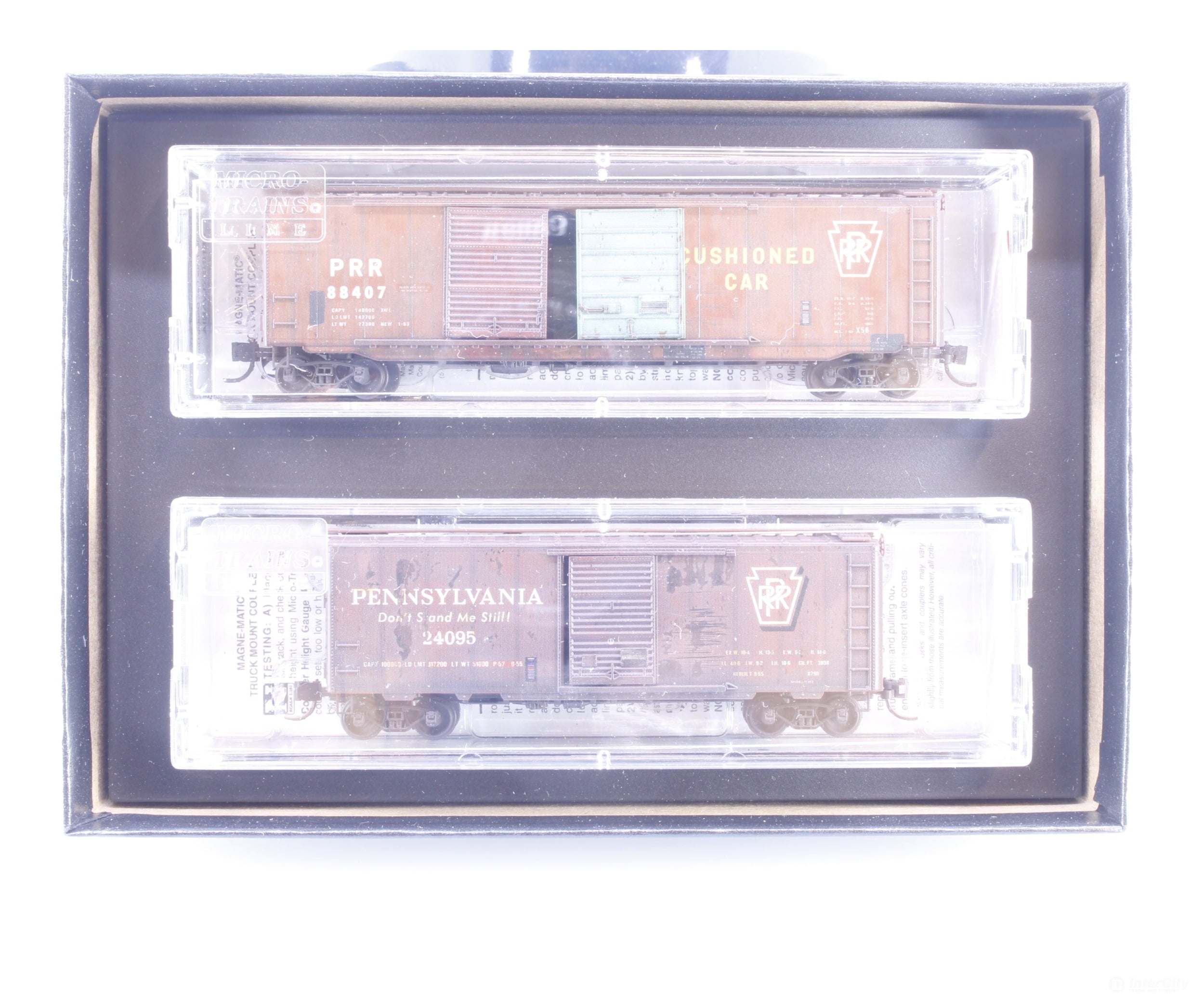 Micro Trains 99305540 N Factory Weathered 40’ Single Door and 50’ Double Door Boxcars 2 Pack Pennsylvania Railroad