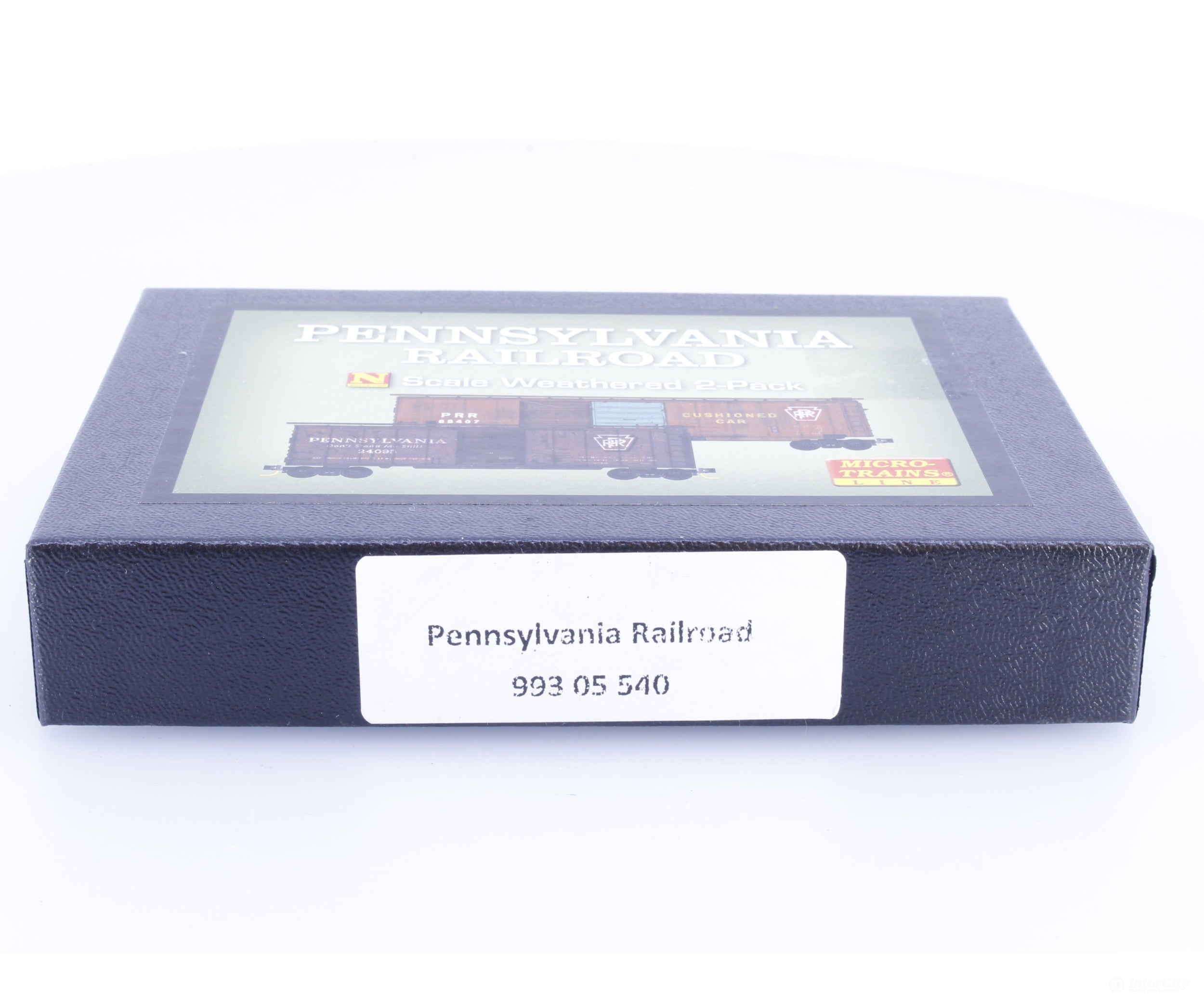 Micro Trains 99305540 N Factory Weathered 40’ Single Door and 50’ Double Door Boxcars 2 Pack Pennsylvania Railroad