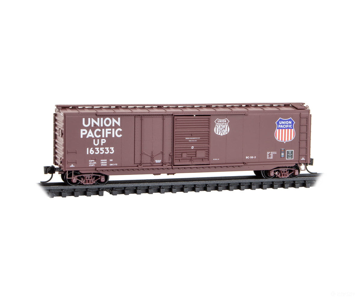 Micro Trains Line N 3300210 50’ Combination Plug And Sliding Door Boxcar - Ready To Run Union