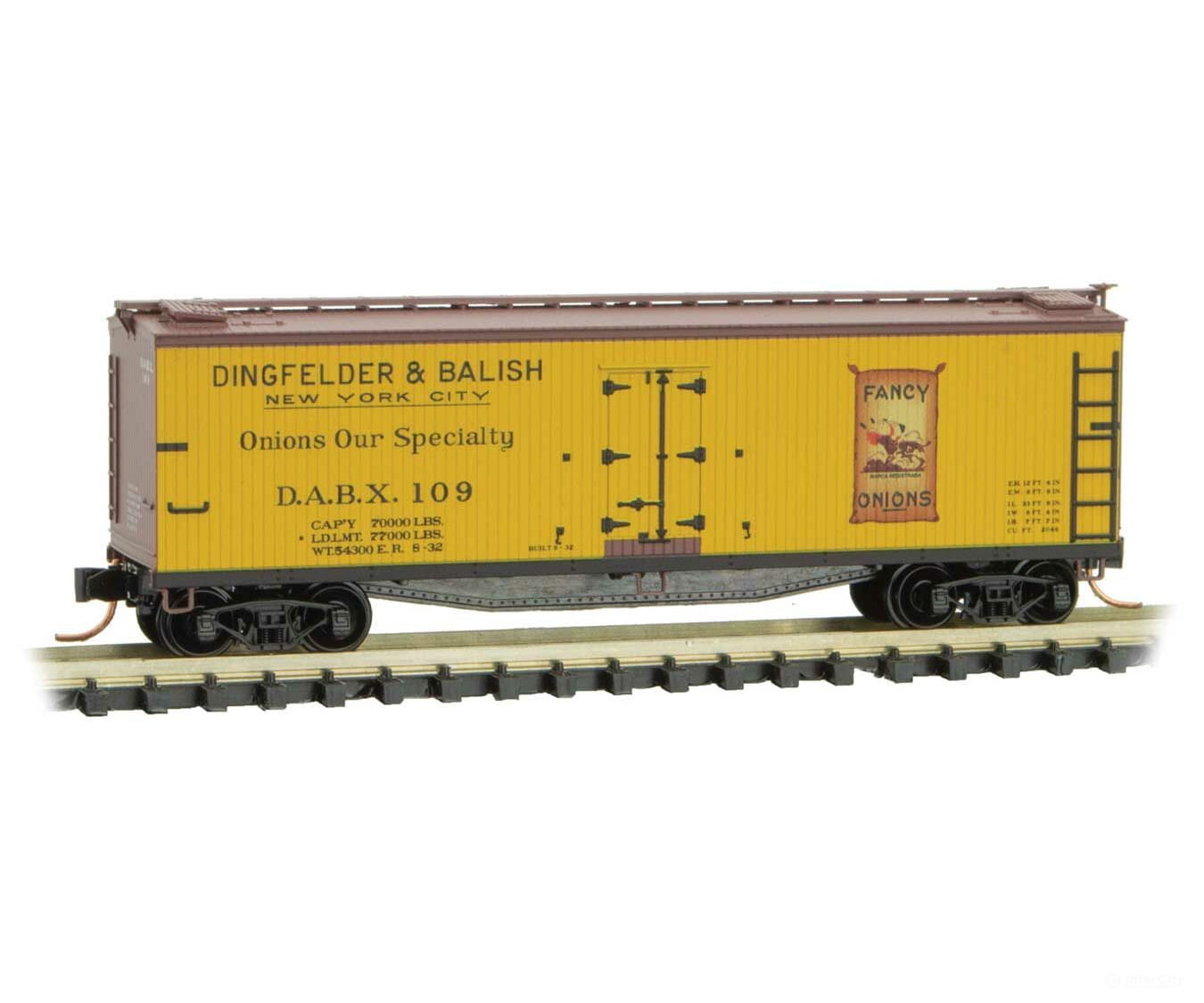 Micro Trains N 4900850 40 Double-Sheathed Wood Reefer With Vertical Brake Wheel - Ready To Run --