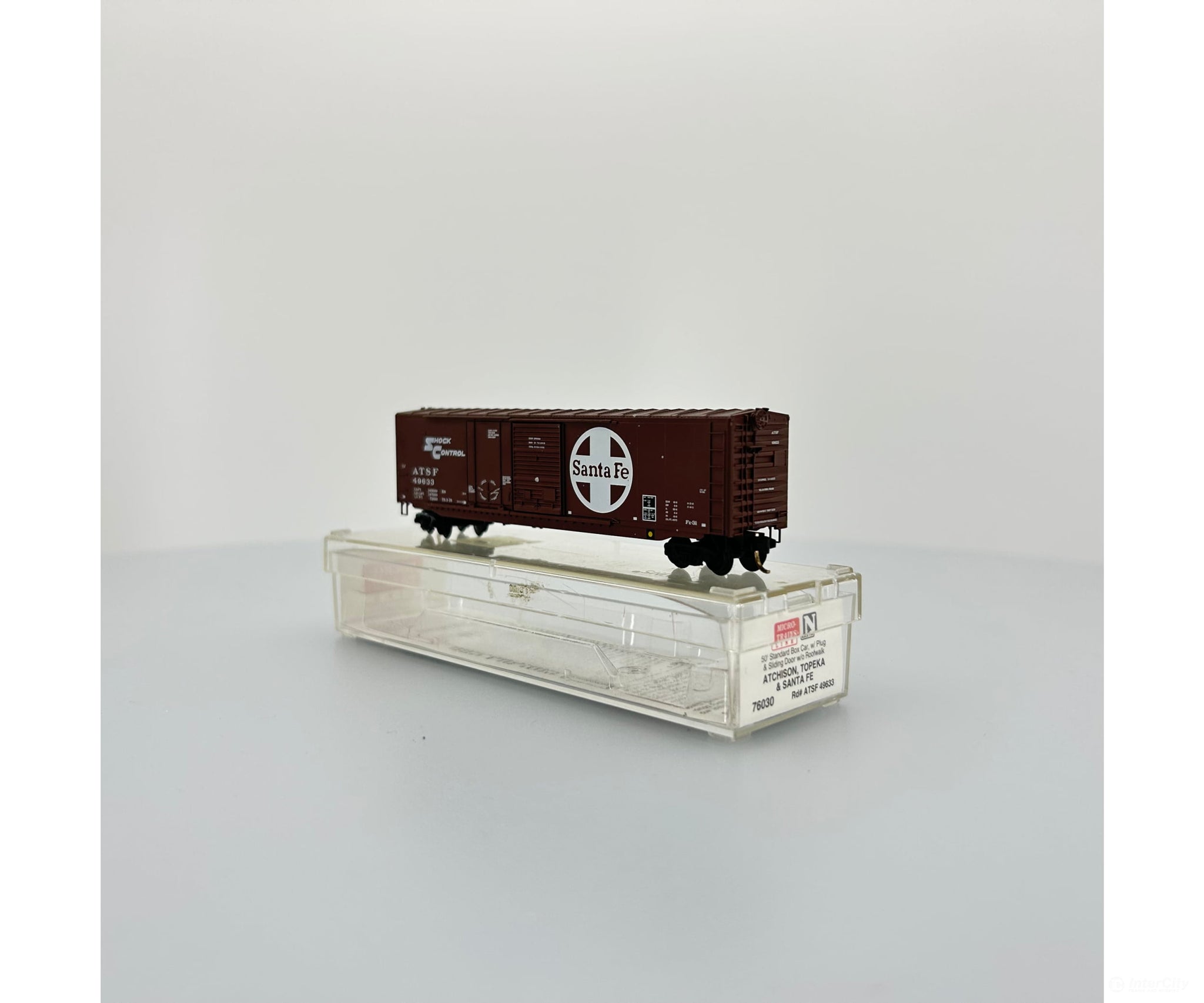 Micro Trains N 76030 50 Standard Boxcar W/Plug & Sliding Doors No Roofwalk -- Santa Fe #49635 (Dark