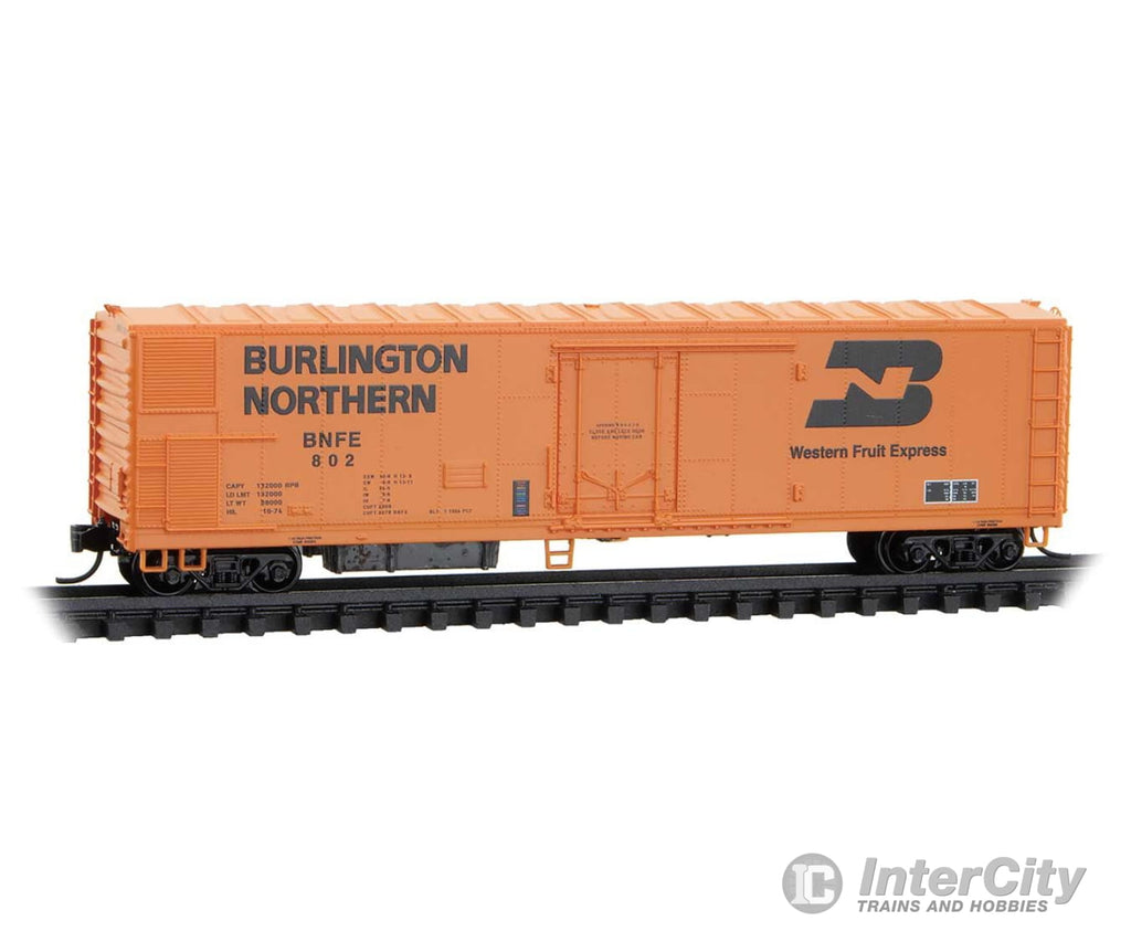 Micro Trains N 8200011 51’ 3-3/4’’ Riveted-Side Mechanical Reefer No Roofwalk - Ready to Run - Burlington Northern