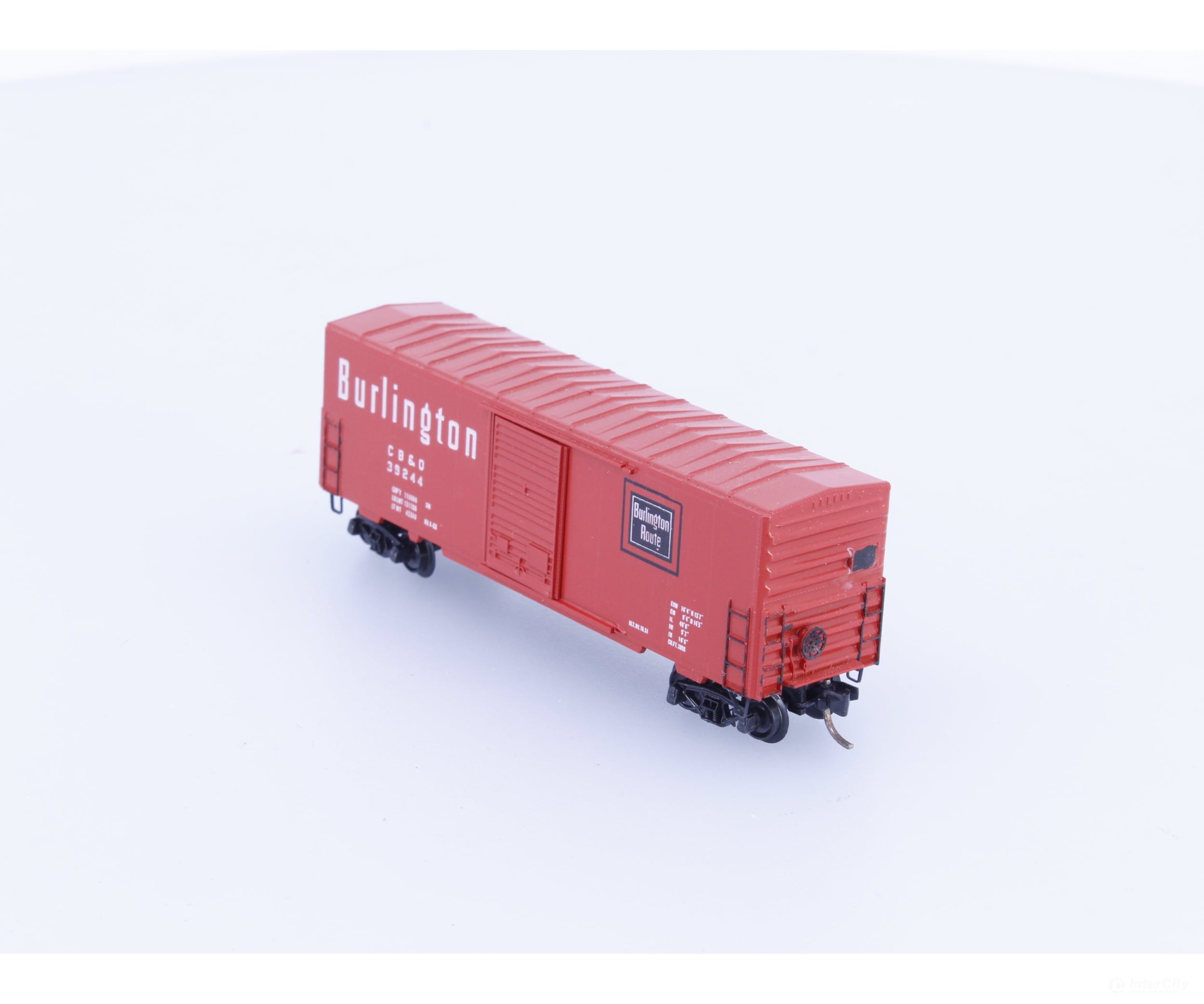 Microtrains 24339 N 40’ Standard Box Car Single Door Chicago Burlington and Quincy Railroad Burlington #39244 - Freight