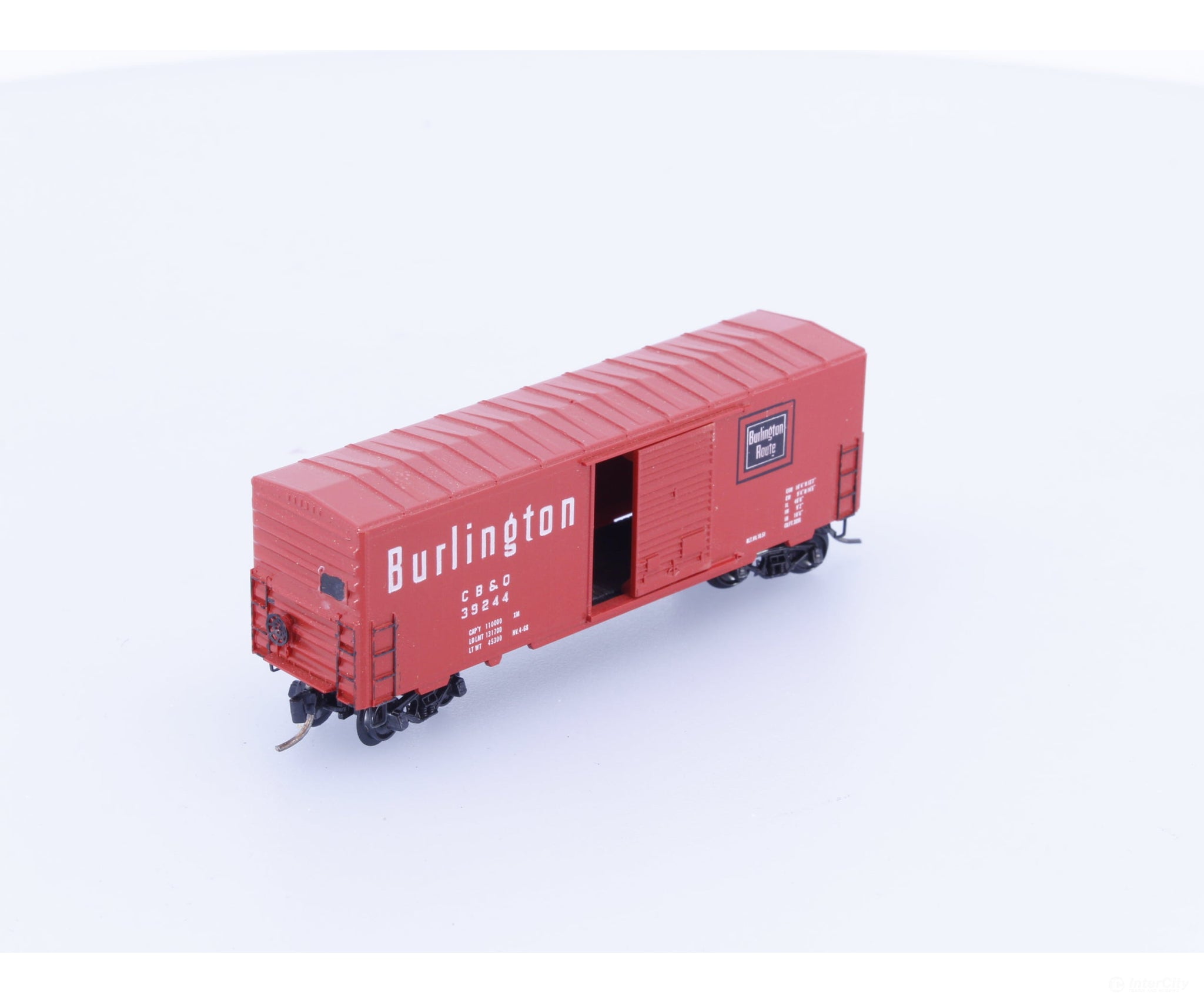 Microtrains 24339 N 40’ Standard Box Car Single Door Chicago Burlington and Quincy Railroad Burlington #39244 - Freight