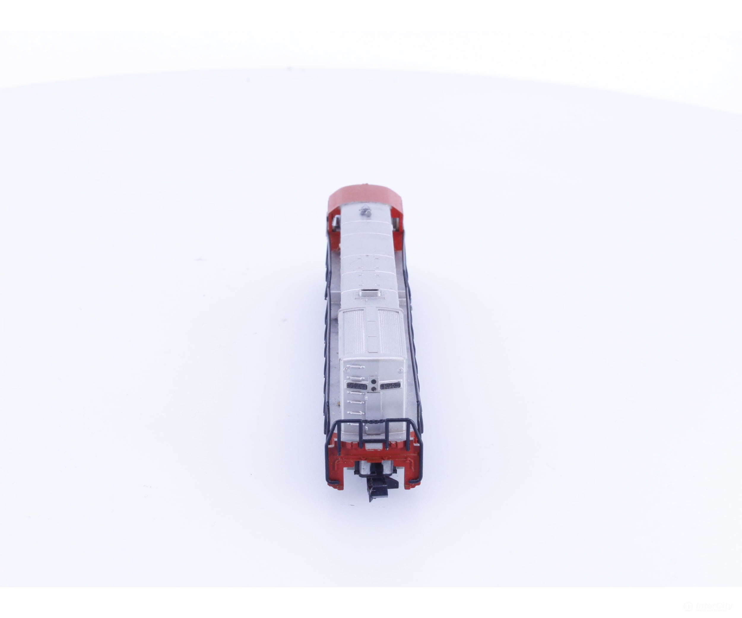 Minitrix 51200600 N U28C Warbonnet Diesel Locomotive Santa Fe (SF) 576 Analog DC - Locomotives