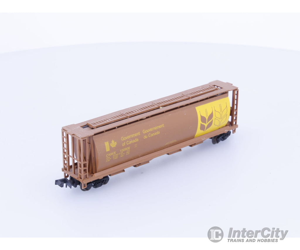 Model Power 100906 N 4 Bay Cylindrical Grain Hopper Canadian Wheat Board (CNWX) 100906 Freight Cars