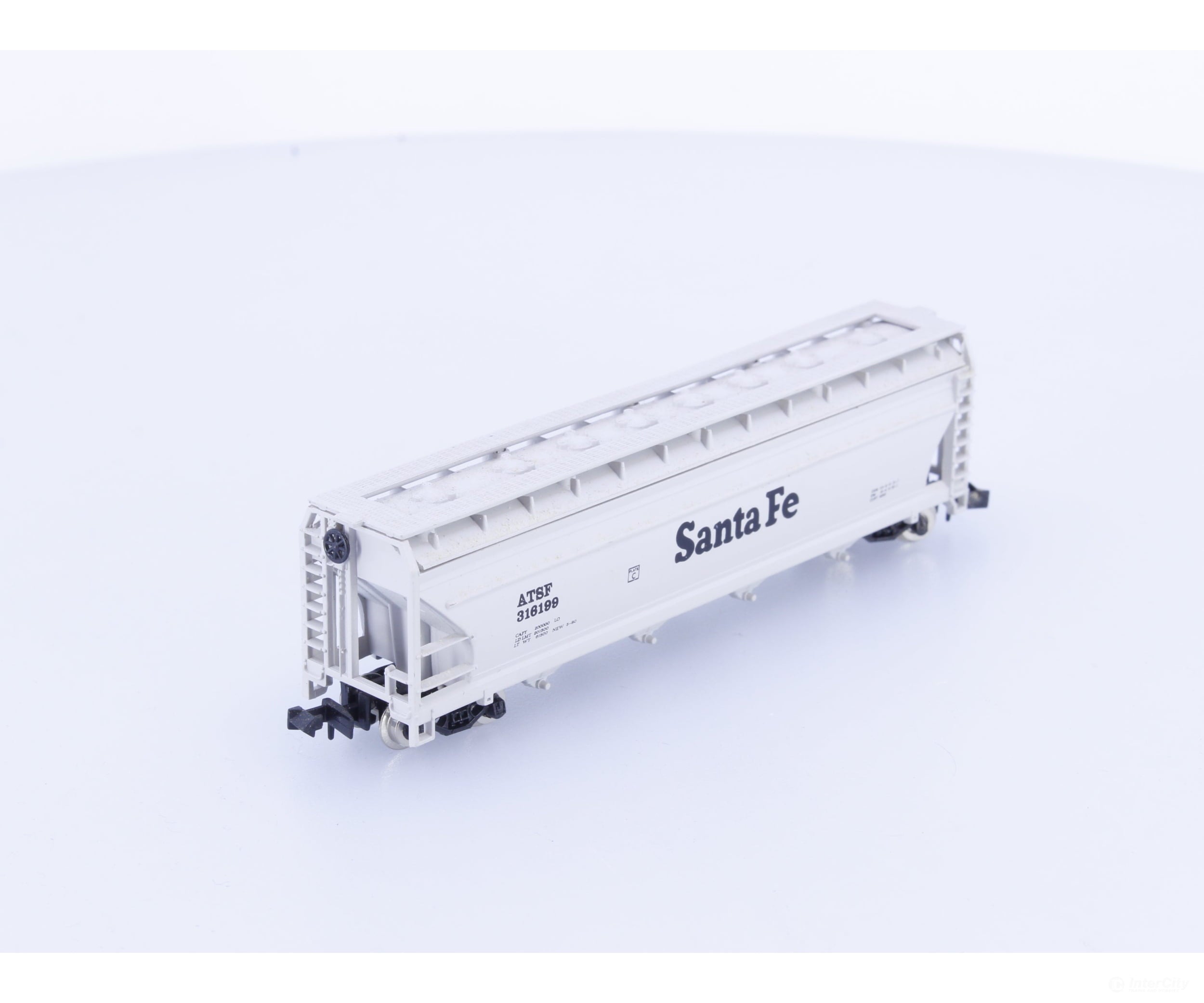 Model Power 3469 N 55’ Cylindrical Hopper Atchison Topeka and Santa Fe (ATSF) 316199 - Freight Cars