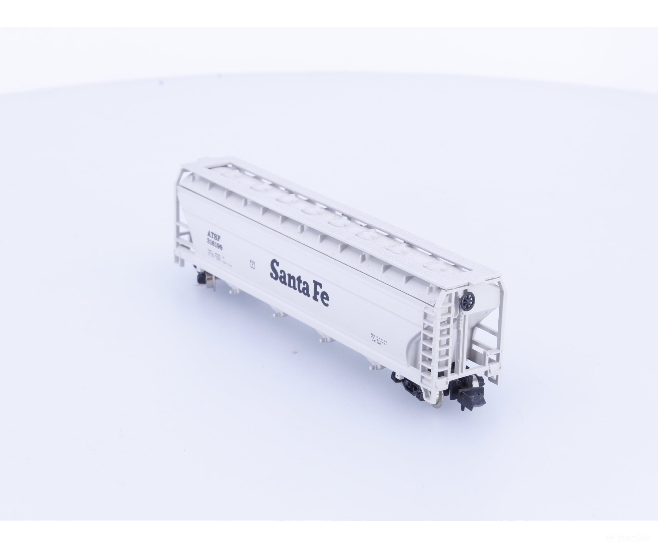 Model Power 3469 N 55’ Cylindrical Hopper Atchison Topeka and Santa Fe (ATSF) 316199 - Freight Cars