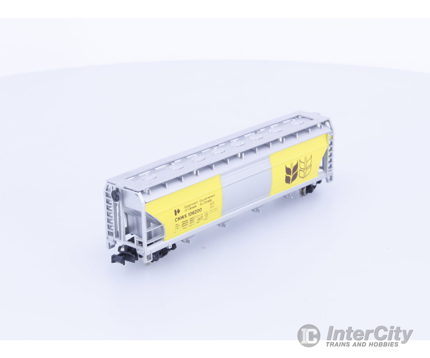 Model Power 3491 N 4 Bay Cylindrical Grain Hopper Canadian Wheat Board (CNWX) 106200 Freight Cars