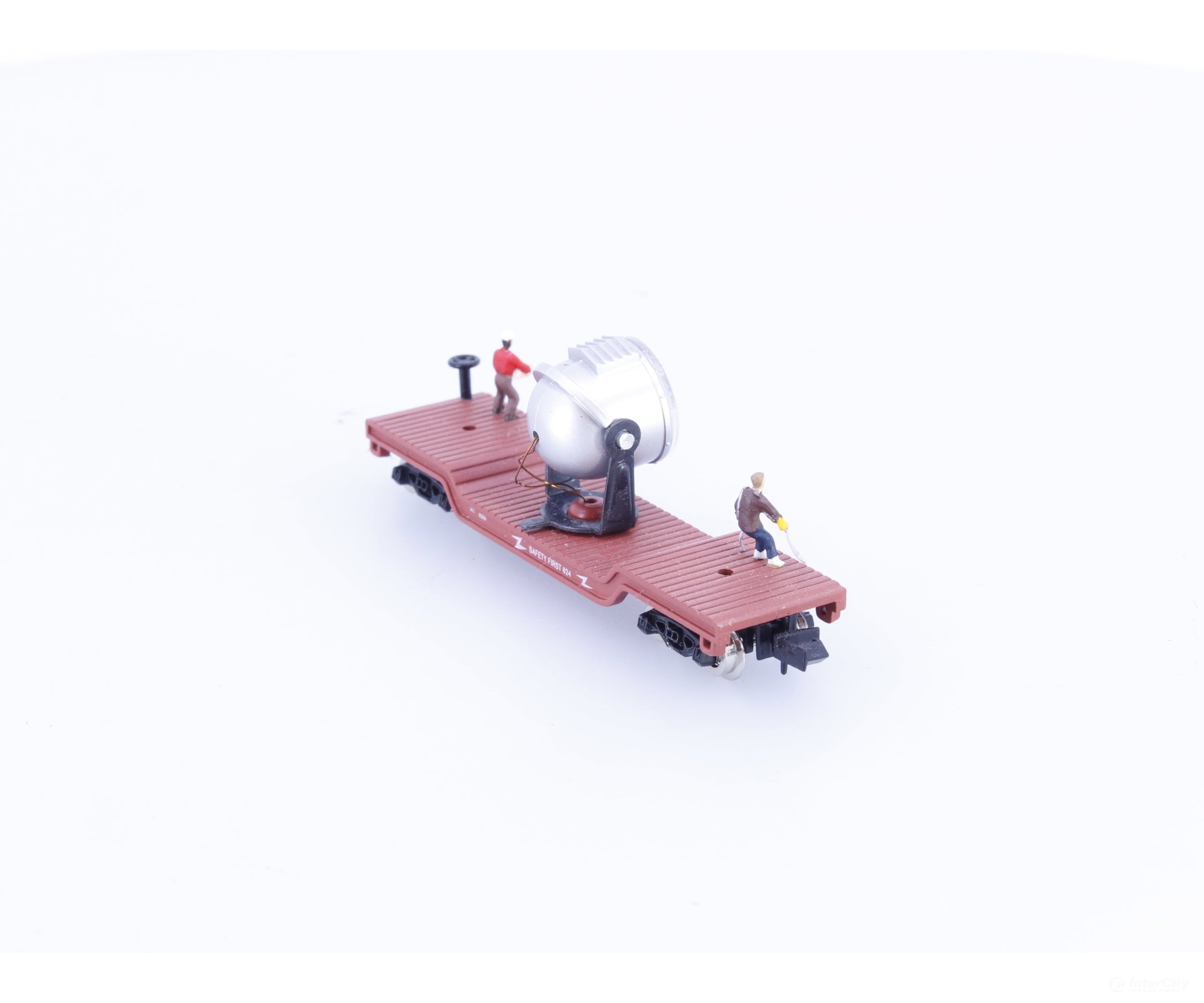 Model Power 4100 N Depressed Center Metal Searchlight Flat Car with Figures 824 - Freight Cars
