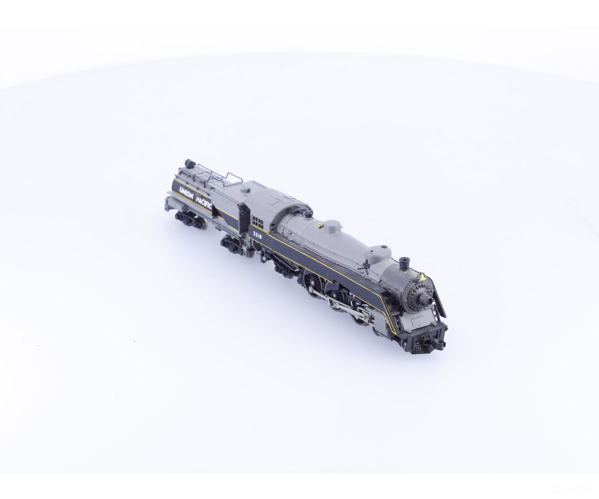Model Power 7424 N Metal 4-6-2 Semi-Streamlined Steam Locomotive #2 Union Pacific (UP) 3218 Analog DC - Locomotives