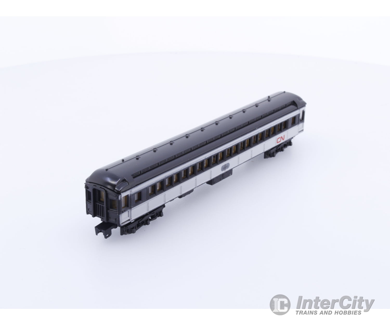 Model Power 8619 N Passenger Coach Canadian National (CN) 5086 Passenger Cars