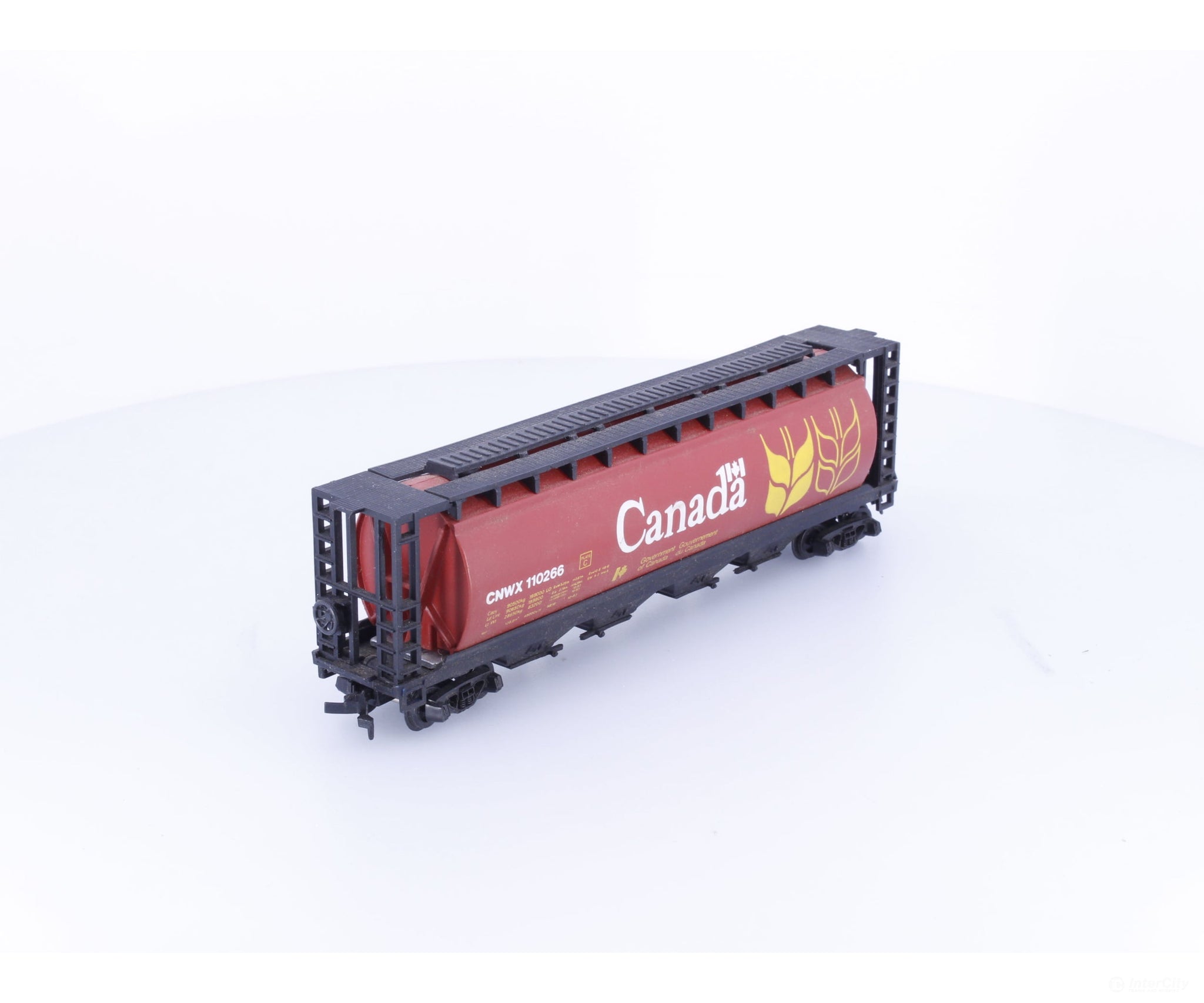 Model Power 9513 HO 4 Bay Cylindrical Hopper Canadian Wheat Board (CNWX) 110266 - Freight Cars